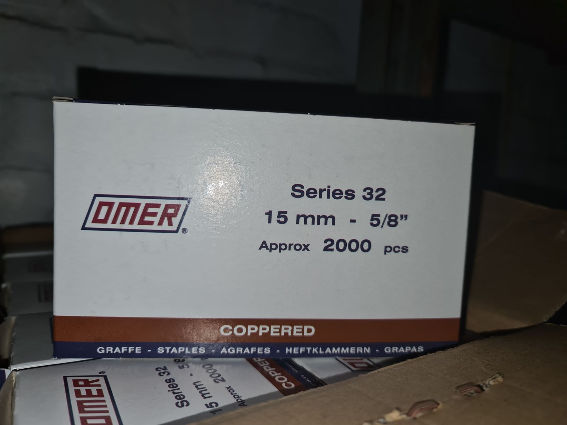 10 boxes of Omer carton closing staples, each box containing 2,000 series 32 15mm coppered - Image 2 of 3