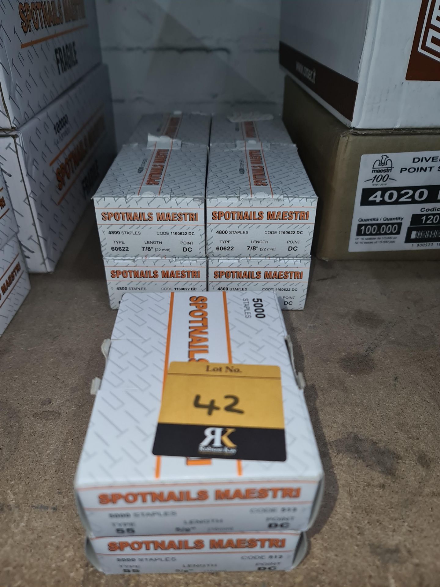 10 boxes of Maestri Spotnails, comprising 8 boxes of 22mm type 60622 staples & 2 boxes of 16mm