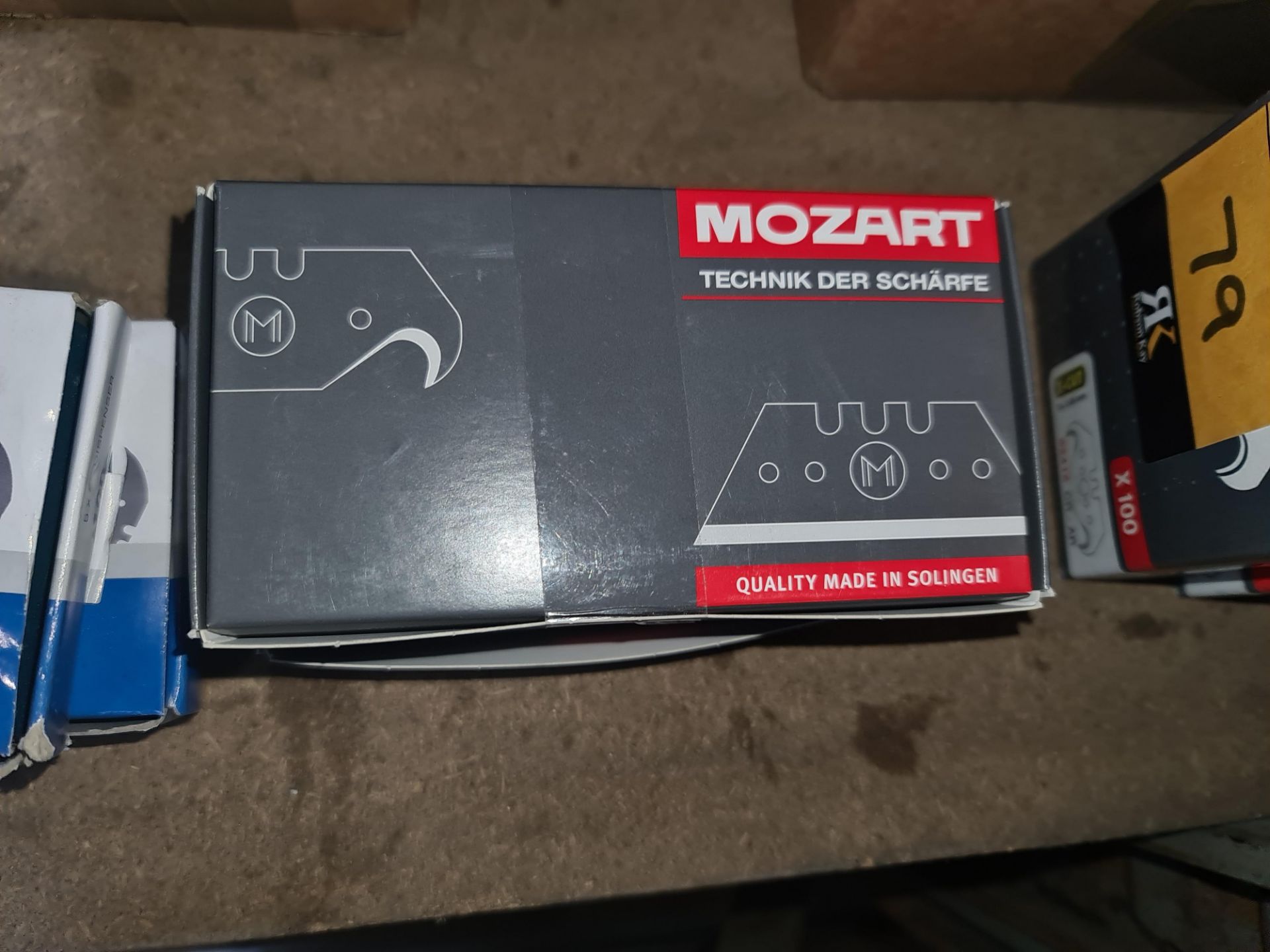 3 boxes of Mozart trimming knife bladesLots 31 - 328 comprise the total assets of a flooring tool - Image 2 of 3