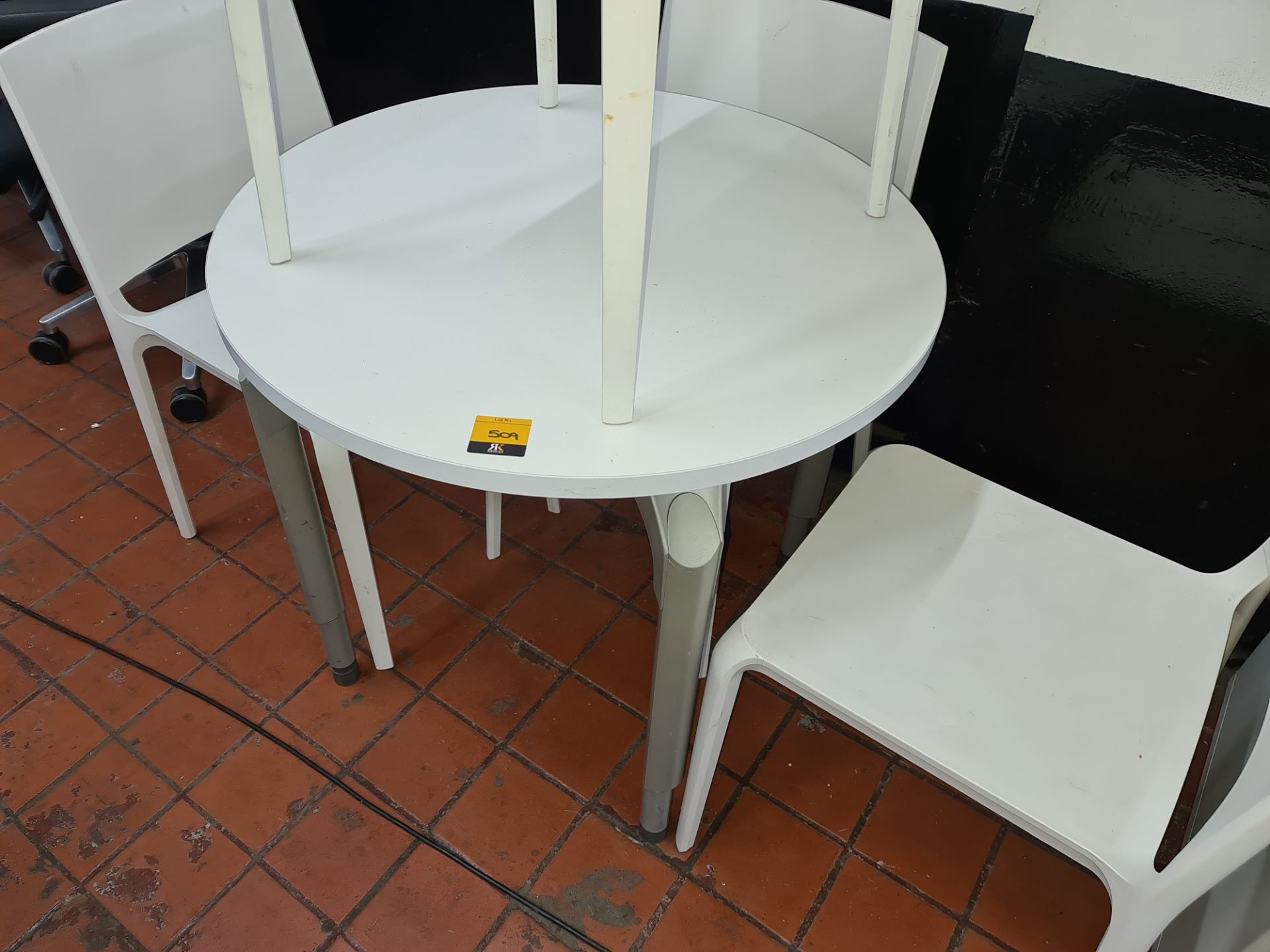 Table & chair set comprising white round table on silver legs plus 4 white chairs - Image 4 of 5