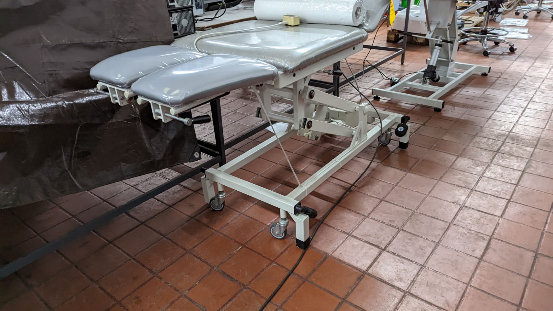 Huntleigh Akron electrically controlled mobile patient bed with hand-held controller - Image 8 of 10