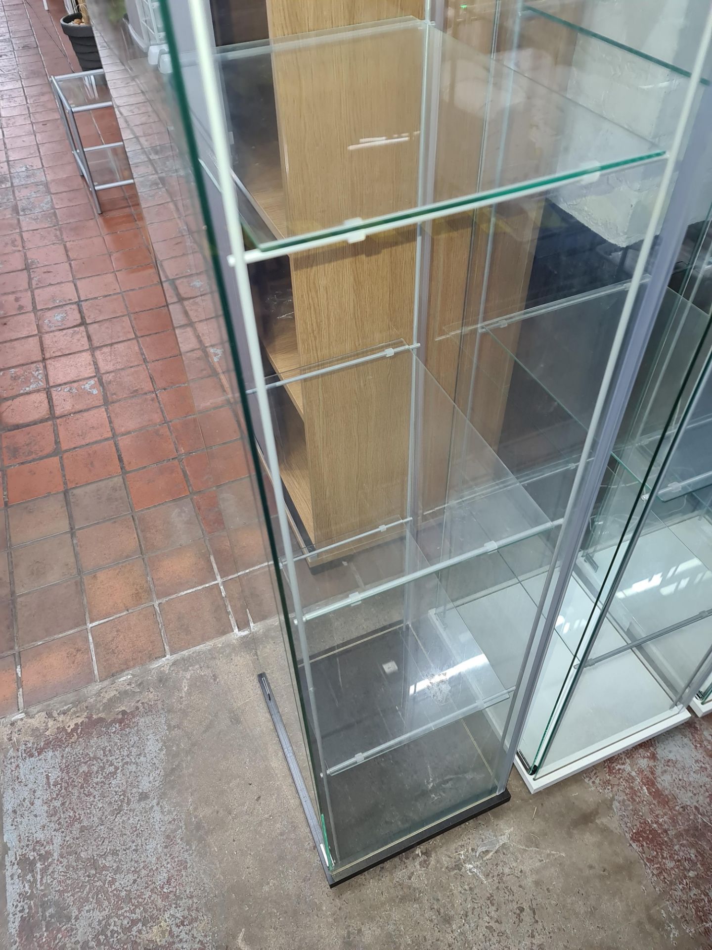 Glass display cabinet - black plinths to top & bottom - Image 3 of 4