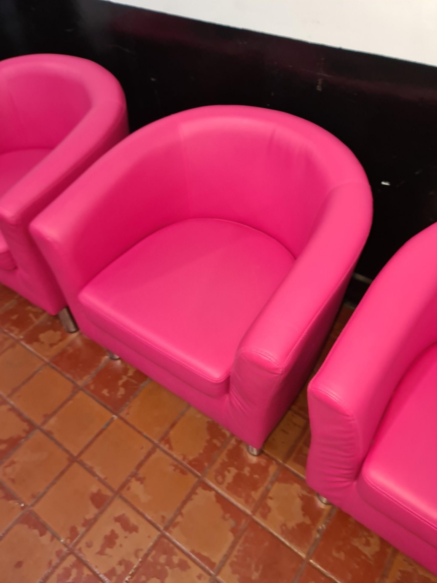 3 off pink matching tub chairs - Image 3 of 4