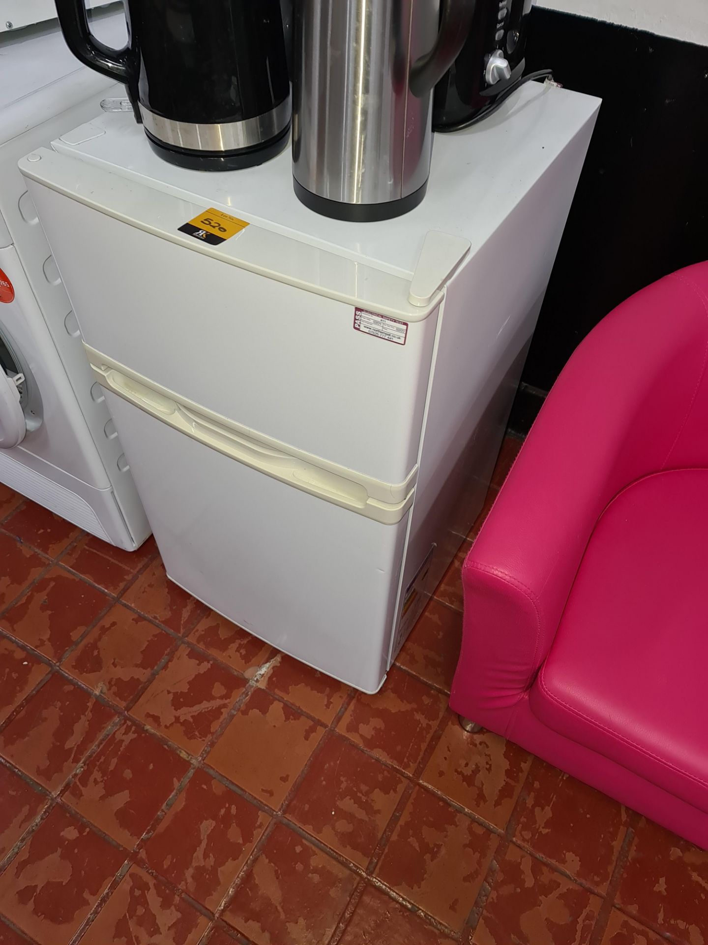 Mixed appliance lot comprising compact fridge freezer plus kettle, toaster & Thermos flask - Image 6 of 9