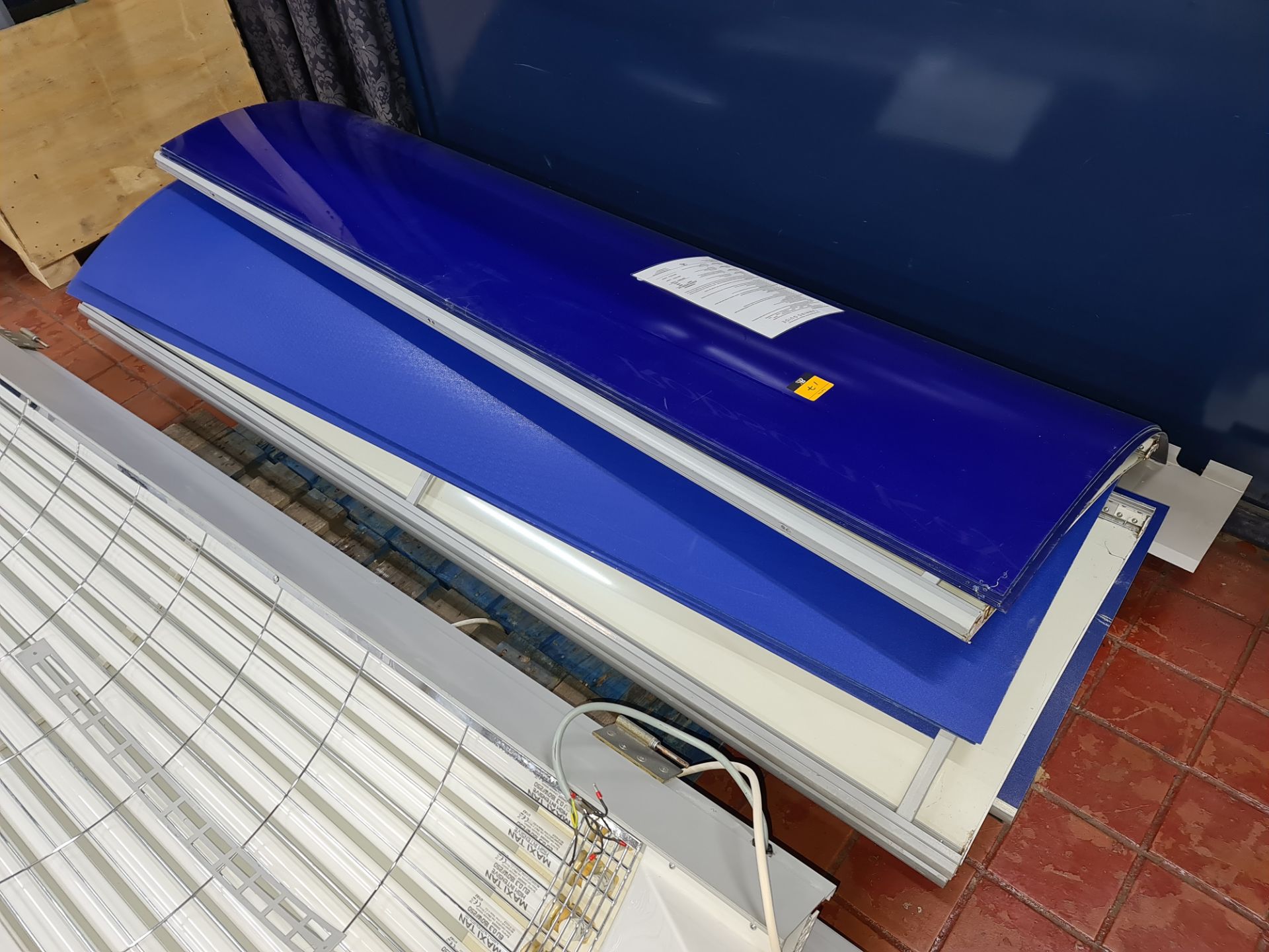 Tansun Vitesse model VT2000 upright circular sunbed with Maxi Tan High Intensive 160w/250 tubes. Ple - Image 6 of 12