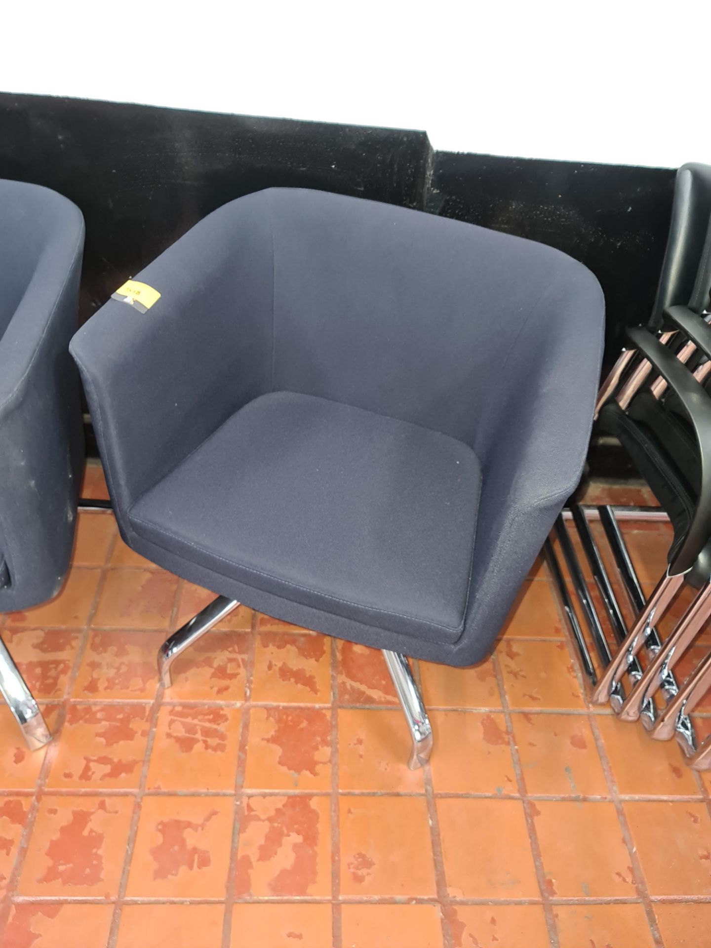 3 off matching navy fabric swivel tub chairs on chrome bases - Image 2 of 4