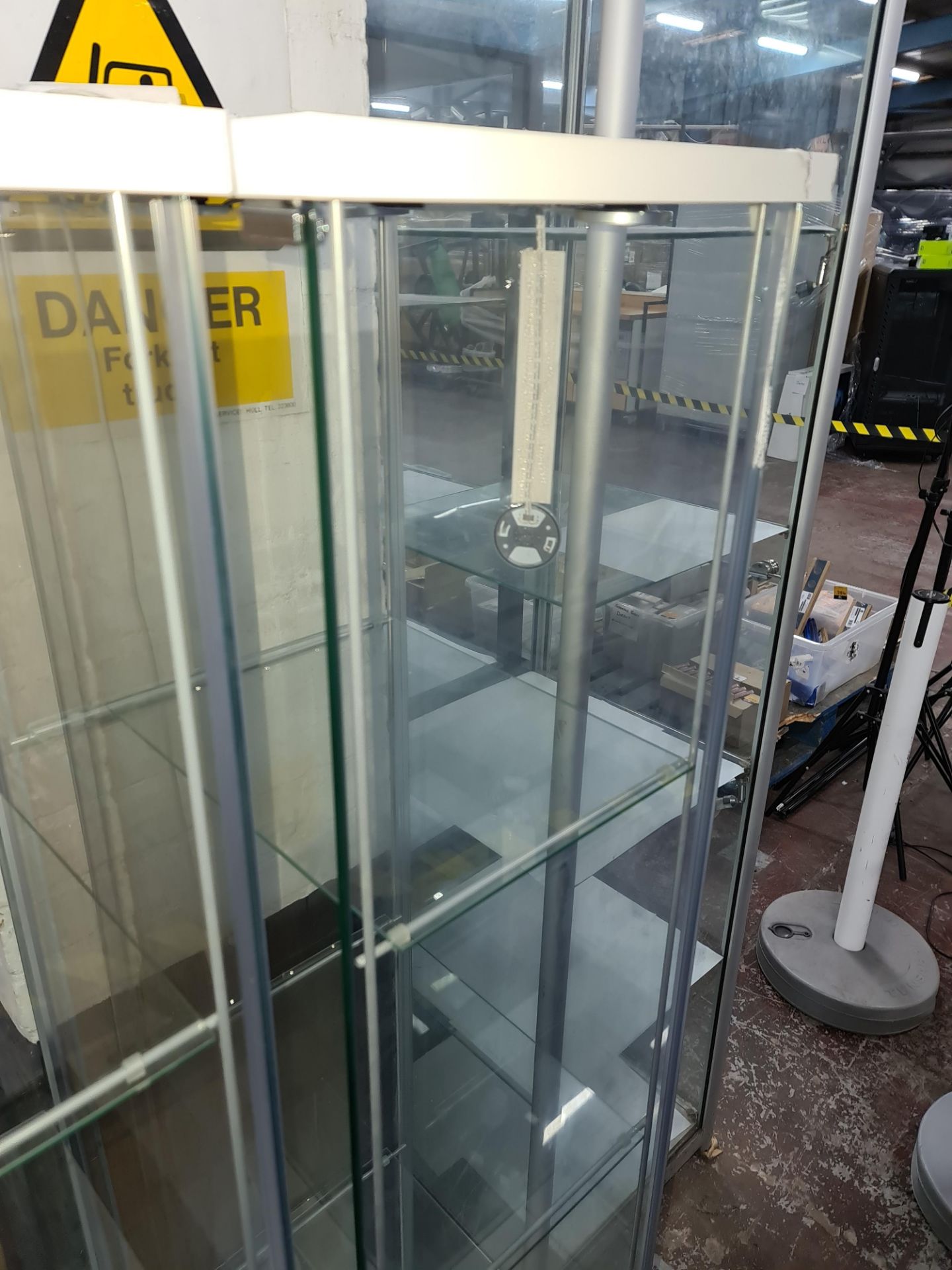 2 off glass display cabinets, one with some form of removable lighting. White plinths to top & botto - Image 3 of 6