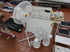 Mixed lot comprising 4 assorted fans & 2 whiteboards, one of which includes a stand/frame