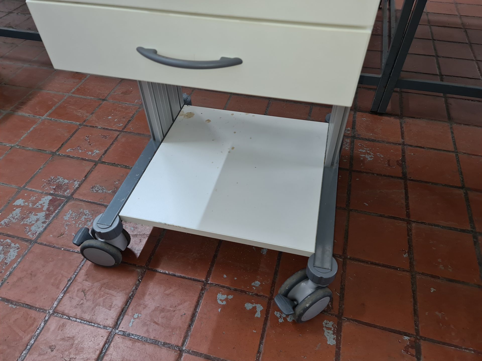 Mobile drawer unit - Image 2 of 5