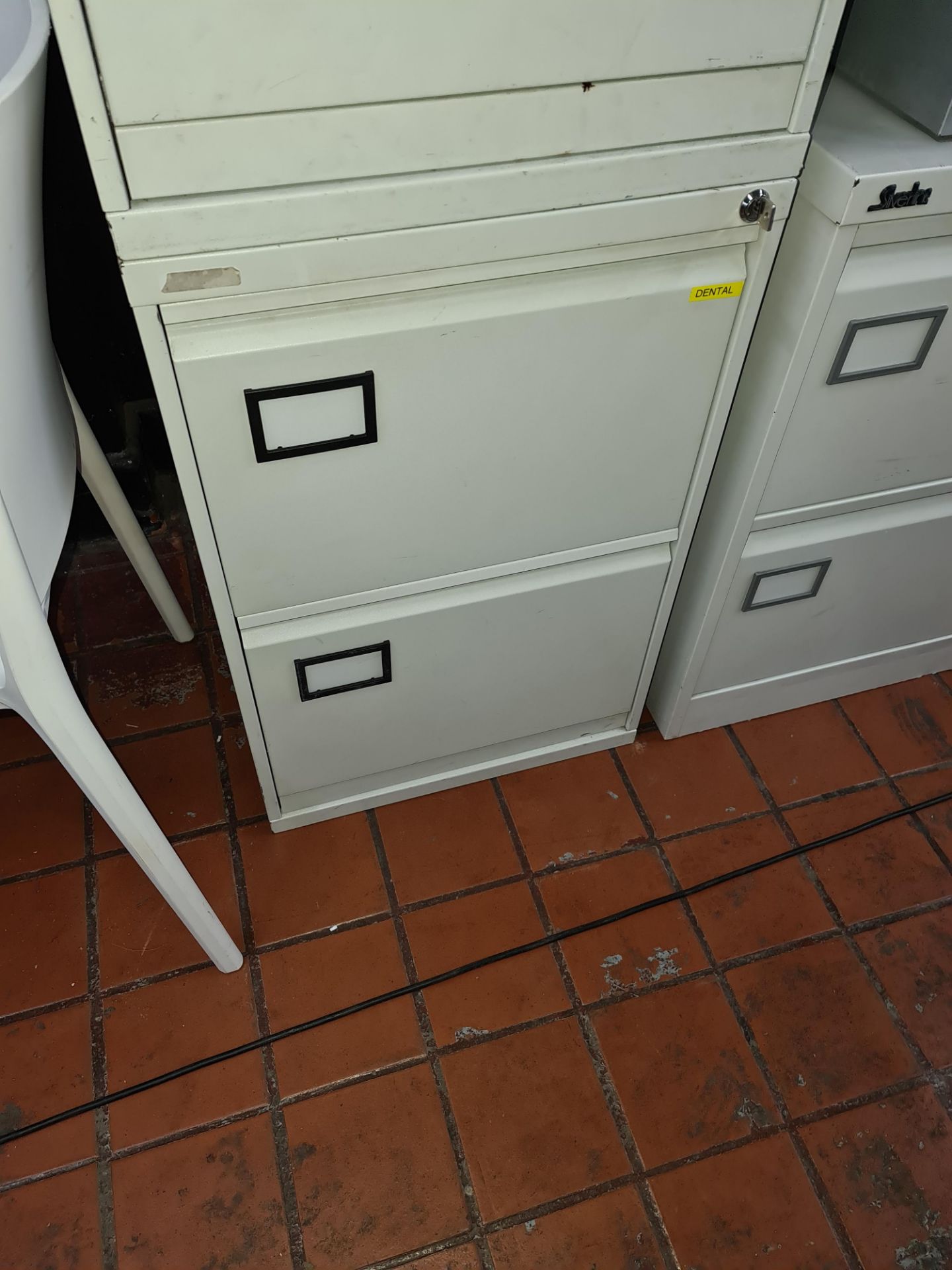 3 off pale grey metal 2-drawer filing cabinets - Image 4 of 6