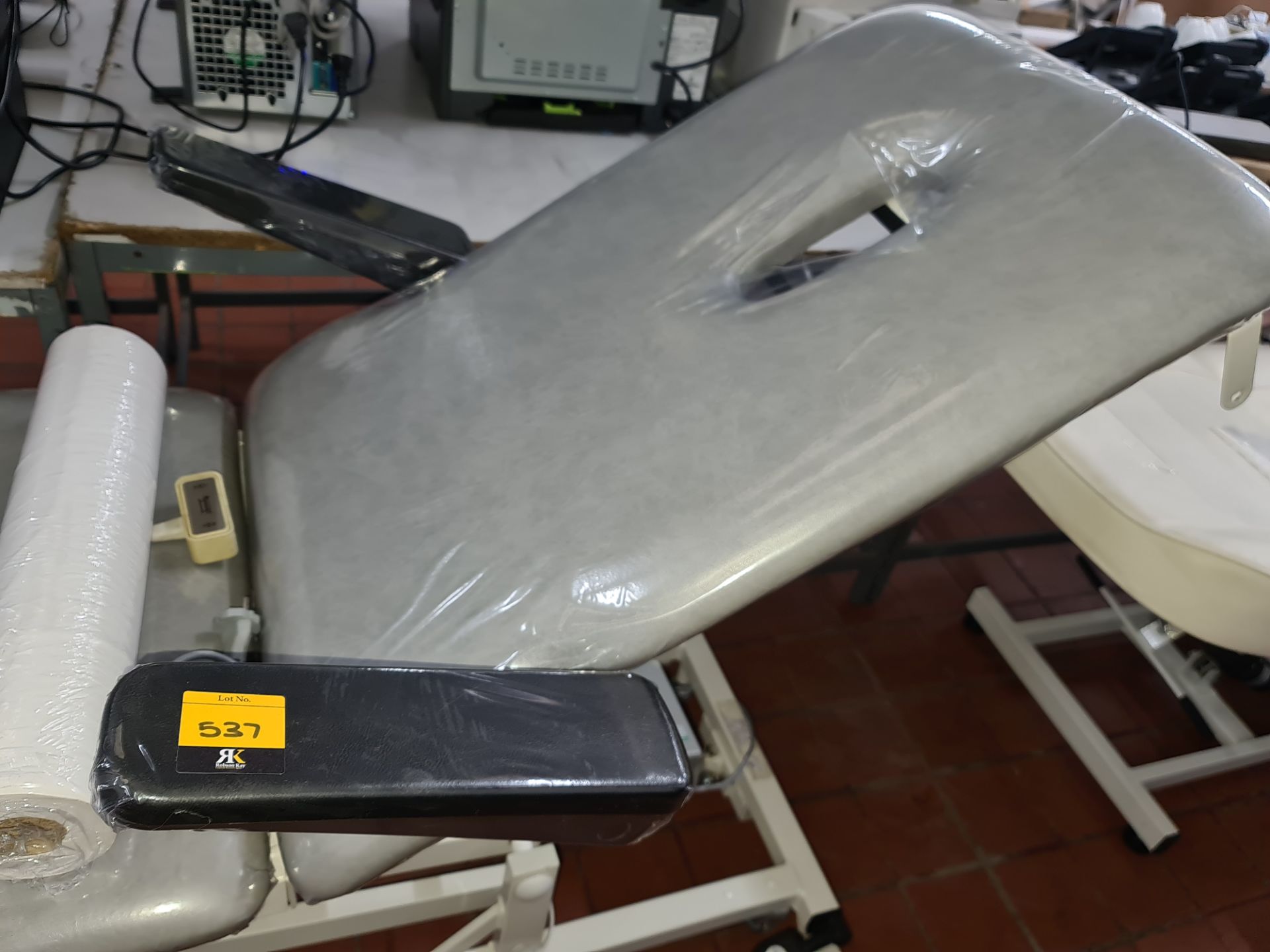 Huntleigh Akron electrically controlled mobile patient bed with hand-held controller - Image 4 of 10