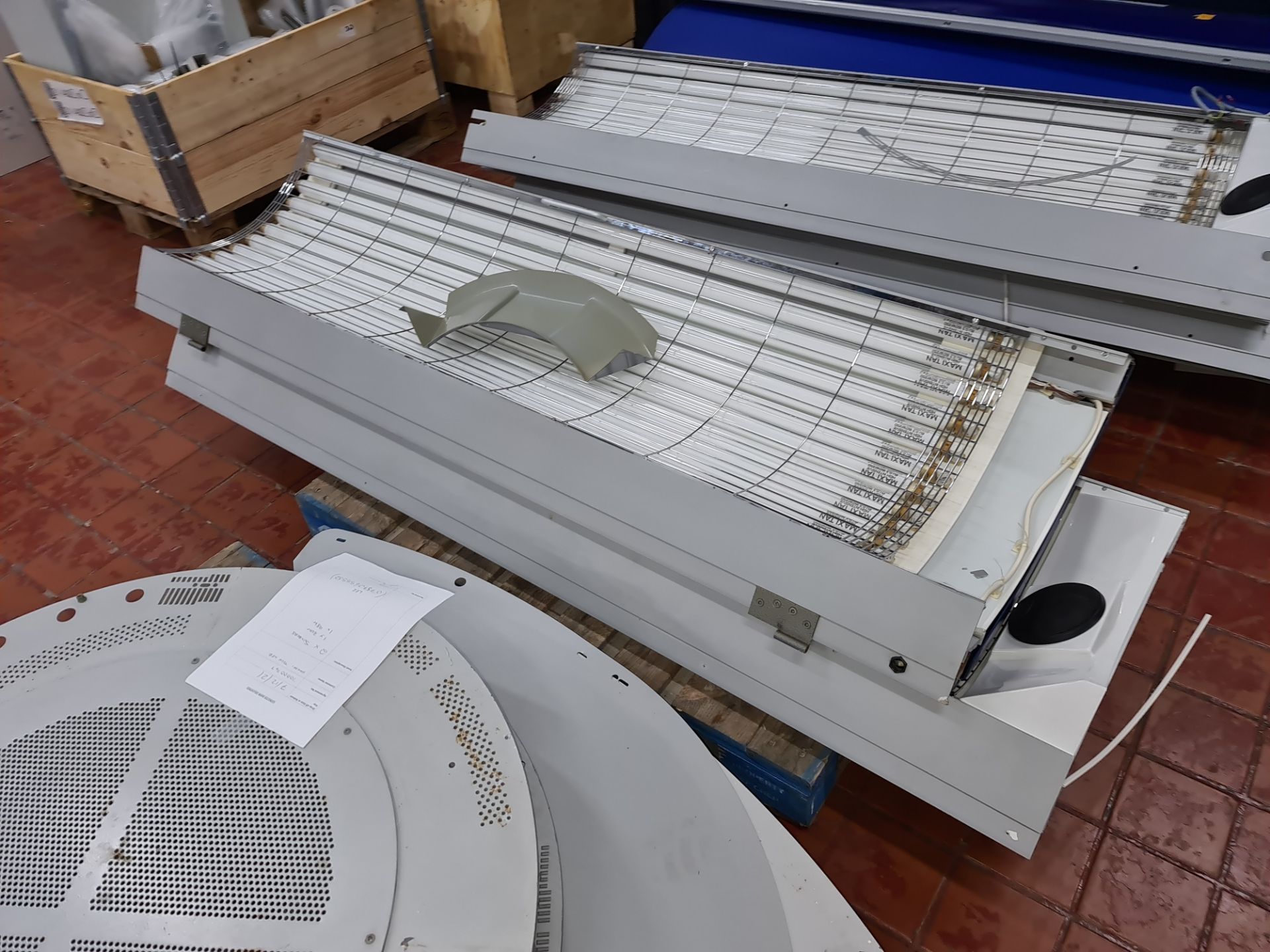 Tansun Vitesse model VT2000 upright circular sunbed with Maxi Tan High Intensive 160w/250 tubes. Ple - Image 4 of 12