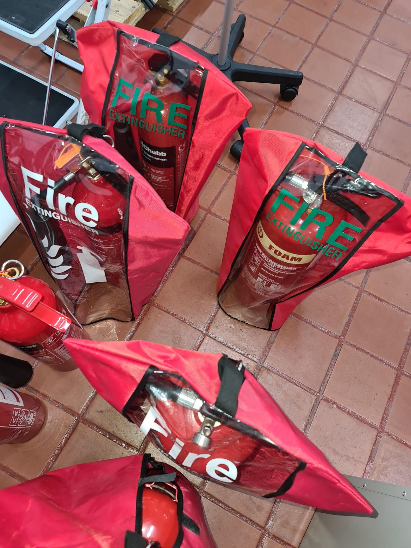 7 off assorted fire extinguishers, of which 5 include a removable cover - Image 4 of 4