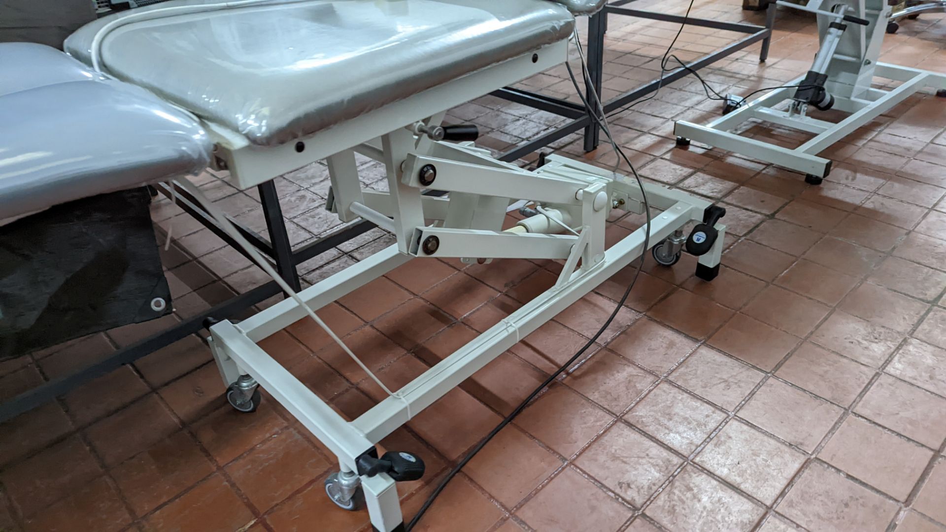 Huntleigh Akron electrically controlled mobile patient bed with hand-held controller - Image 9 of 10