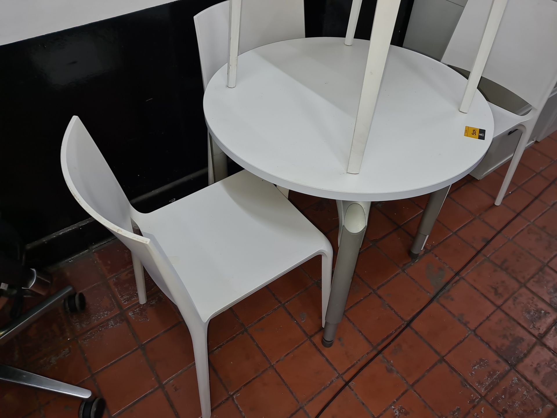 Table & chair set comprising white round table on silver legs plus 4 white chairs - Image 5 of 5