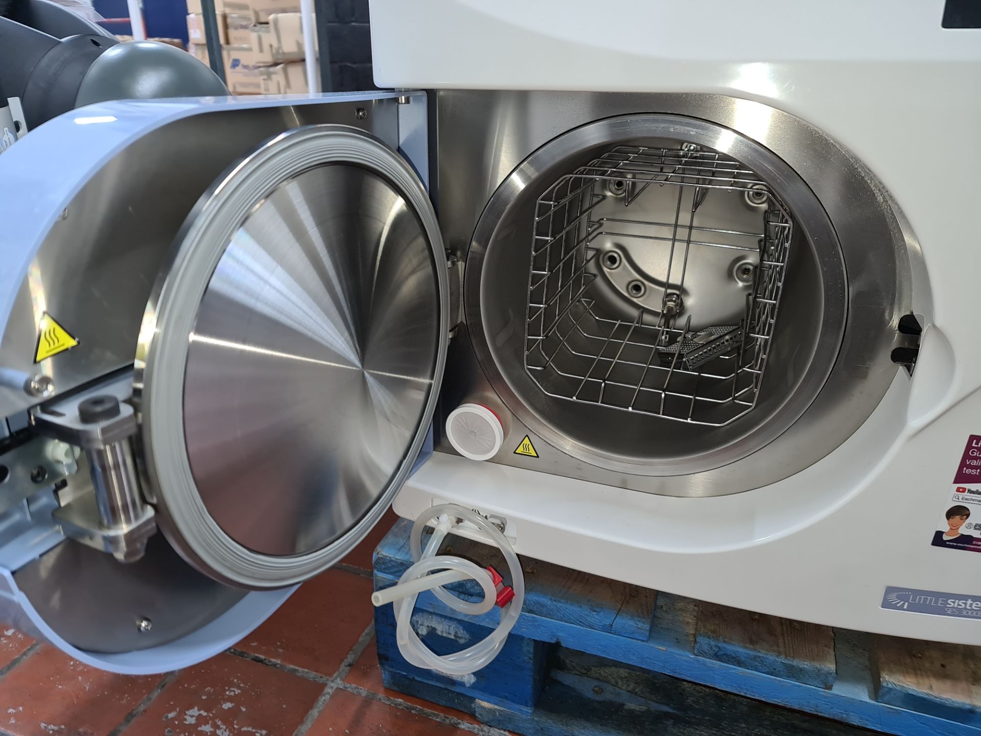 Eschmann Little Sister SES 3000B 17 litre B-Type vacuum autoclave, which the plaque on the rear conf - Image 6 of 8