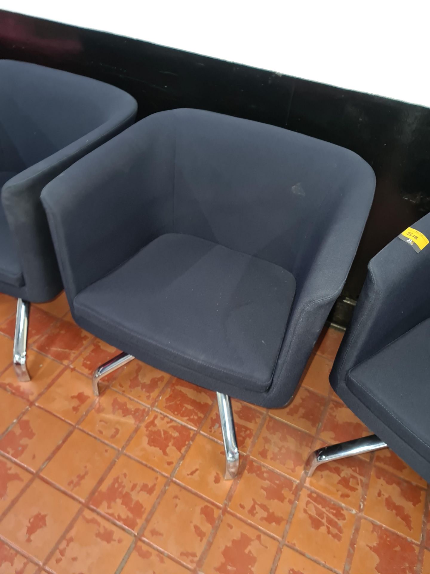 3 off matching navy fabric swivel tub chairs on chrome bases - Image 3 of 4