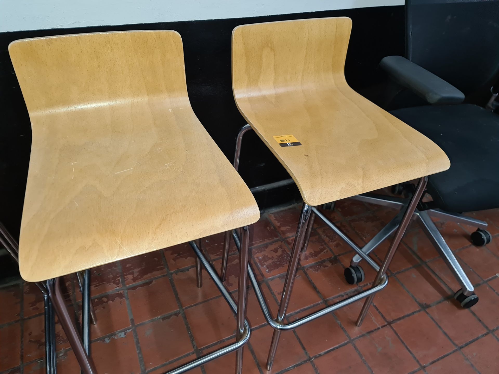 Pair of bar/kitchen stools comprising chrome frames with wooden seats - Image 2 of 3