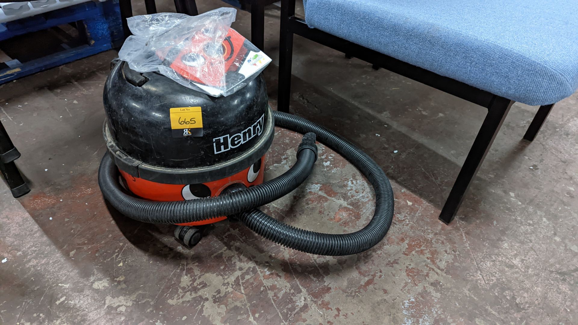 Henry vacuum cleaner - Image 3 of 5