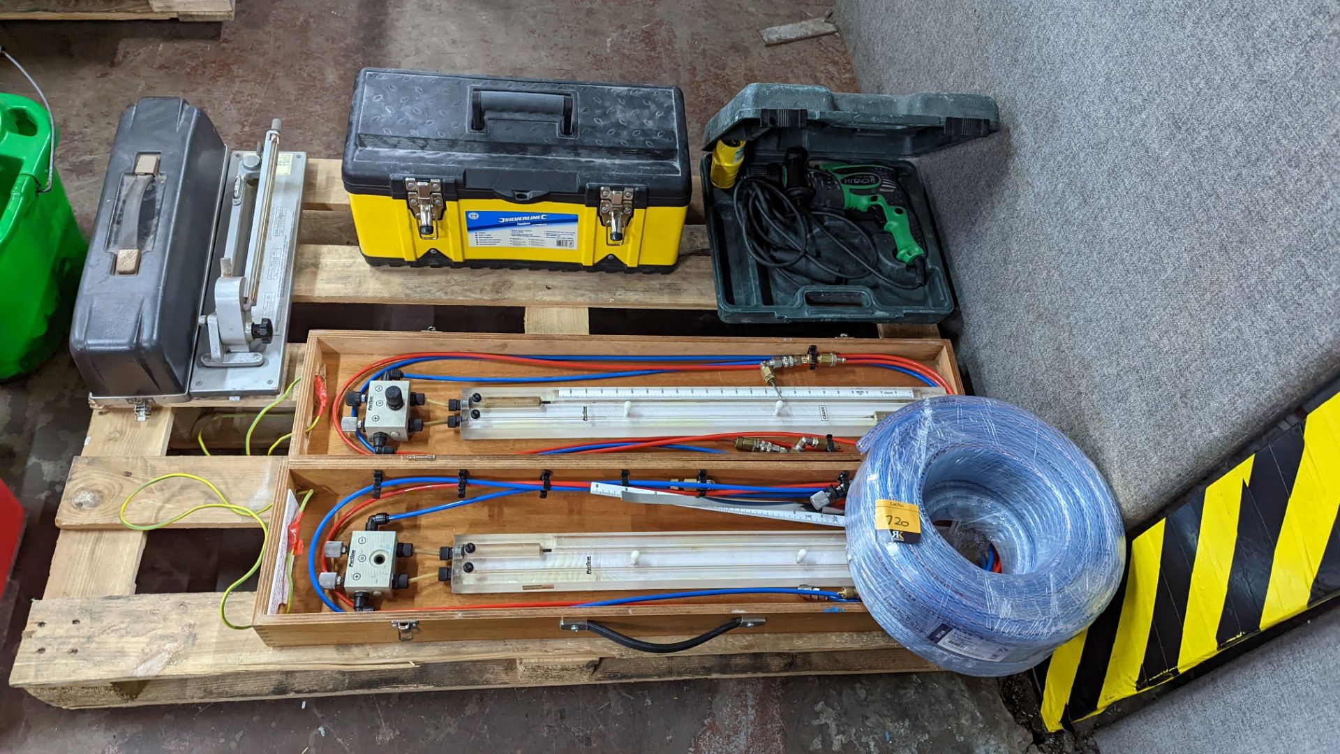 Contents of a pallet of assorted tools including small toolkit, Airflow testing set, 2 off Perflow m - Image 2 of 12