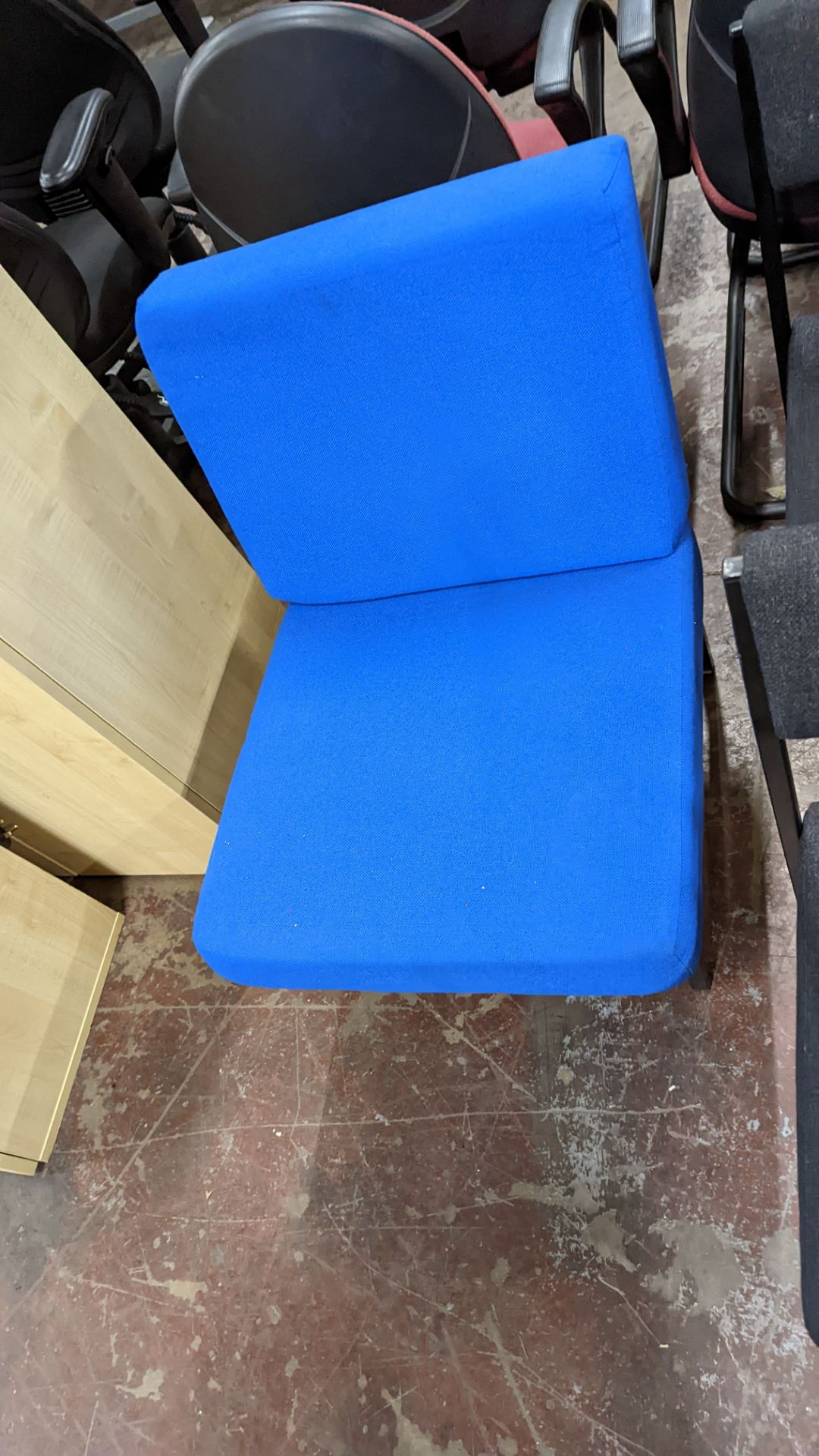 Pair of royal blue fabric visitor's/reception chairs - Image 5 of 6