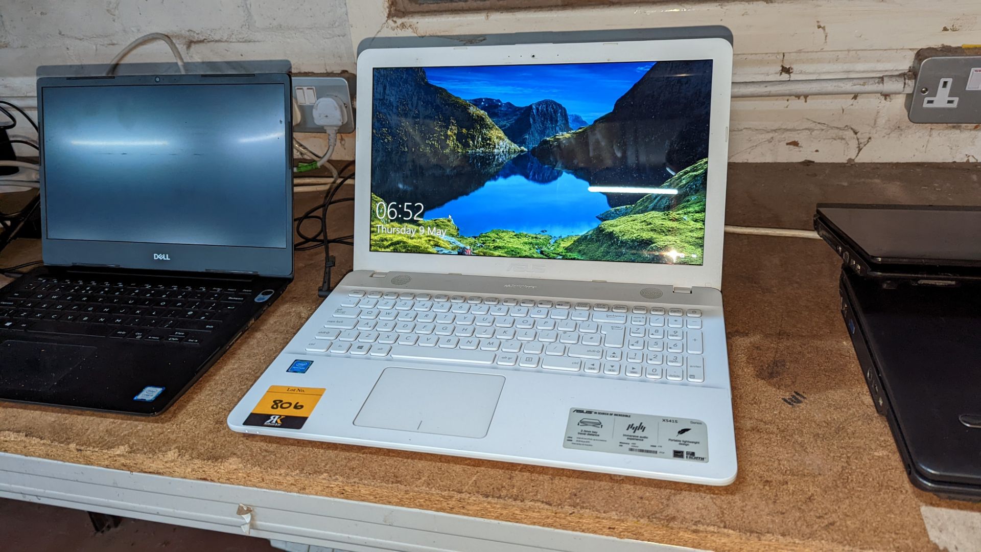 Asus model X5415 white notebook computer with Pentium processor & 4GB RAM. This lot also includes a - Image 3 of 9