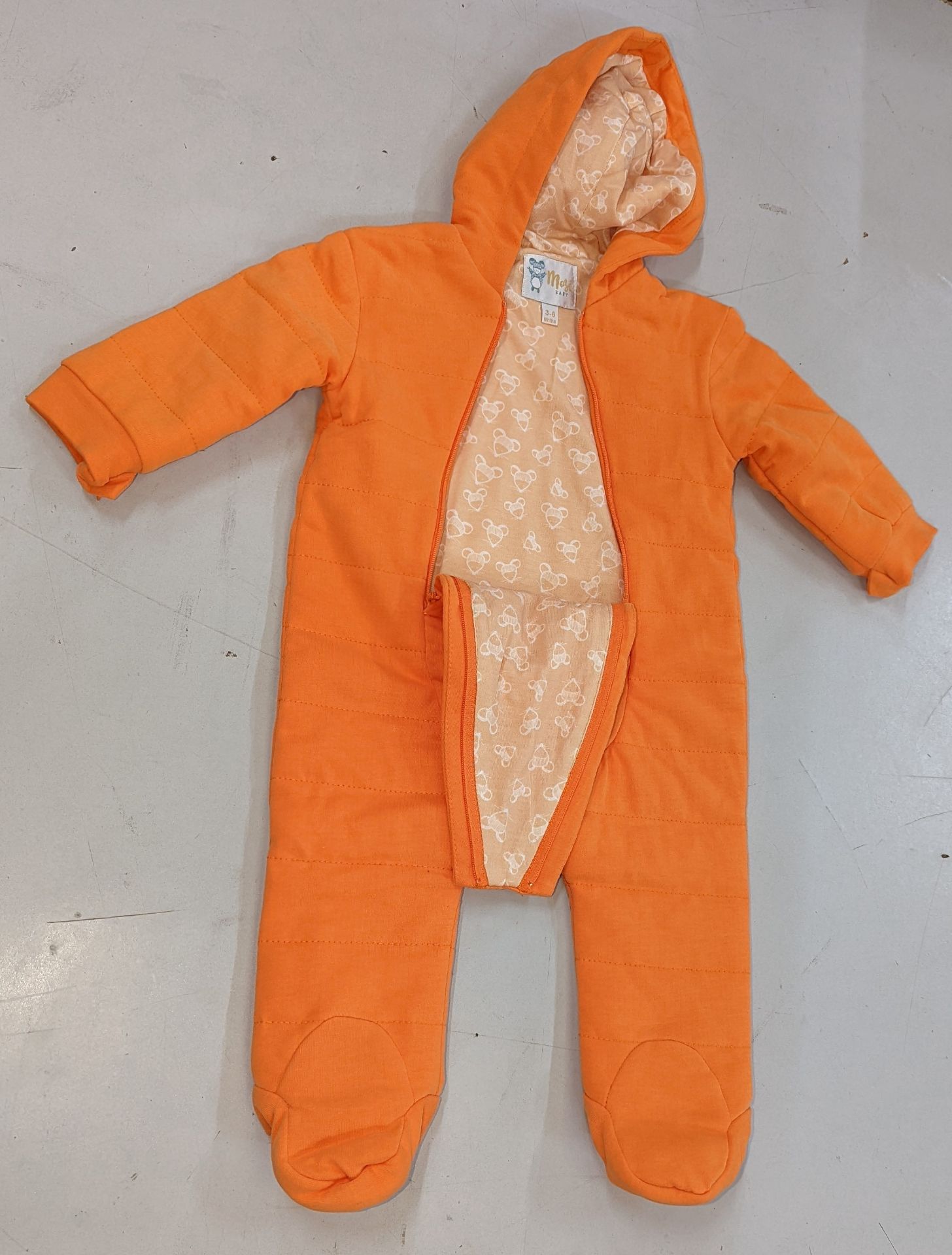 23 off Mosé Baby unisex orange romper body suits, in 100% cotton with Mosé Baby print lining. Age 6 - Image 2 of 11