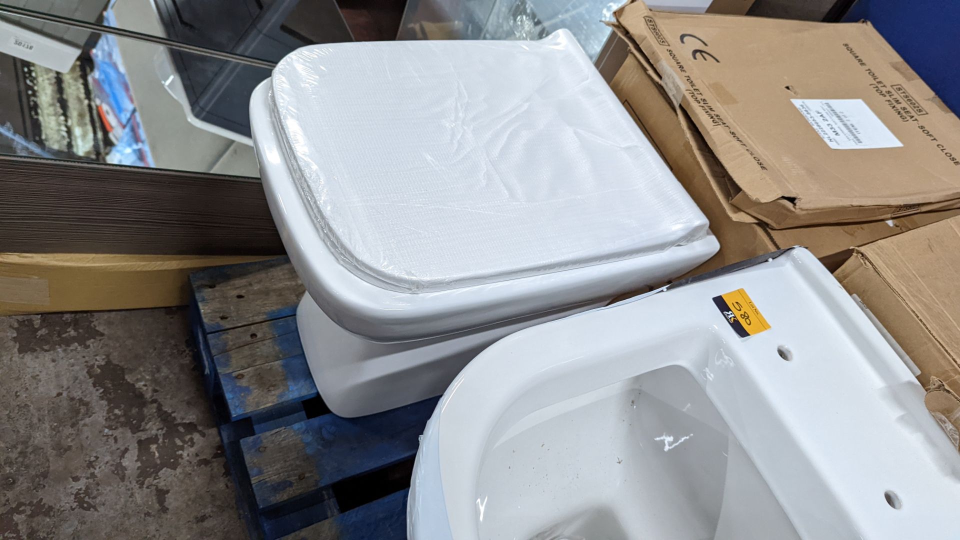 Pair of assorted toilet pans, one of which includes a seat - Image 6 of 10