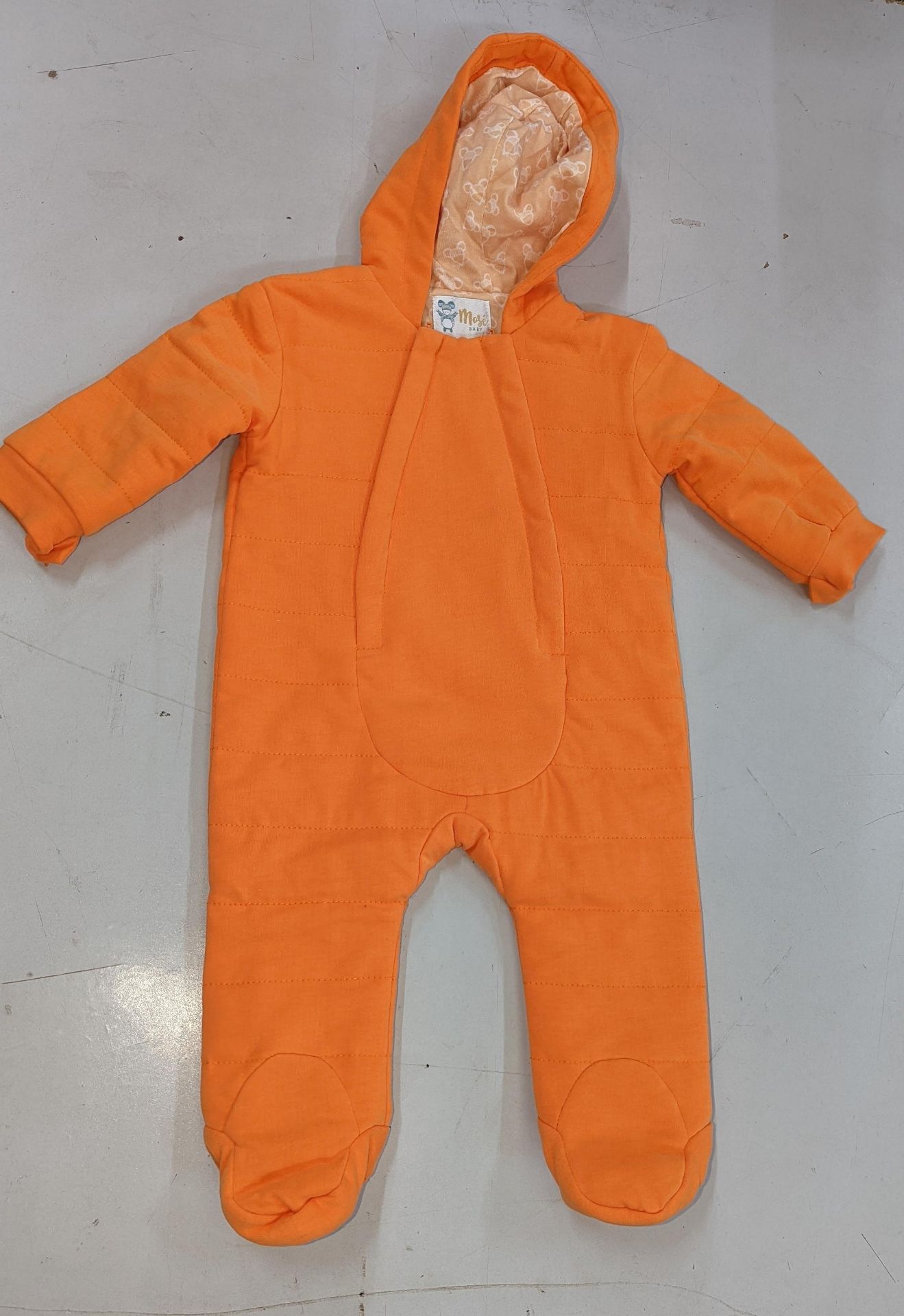 23 off Mosé Baby unisex orange romper body suits, in 100% cotton with Mosé Baby print lining. Age 6 - Image 9 of 11