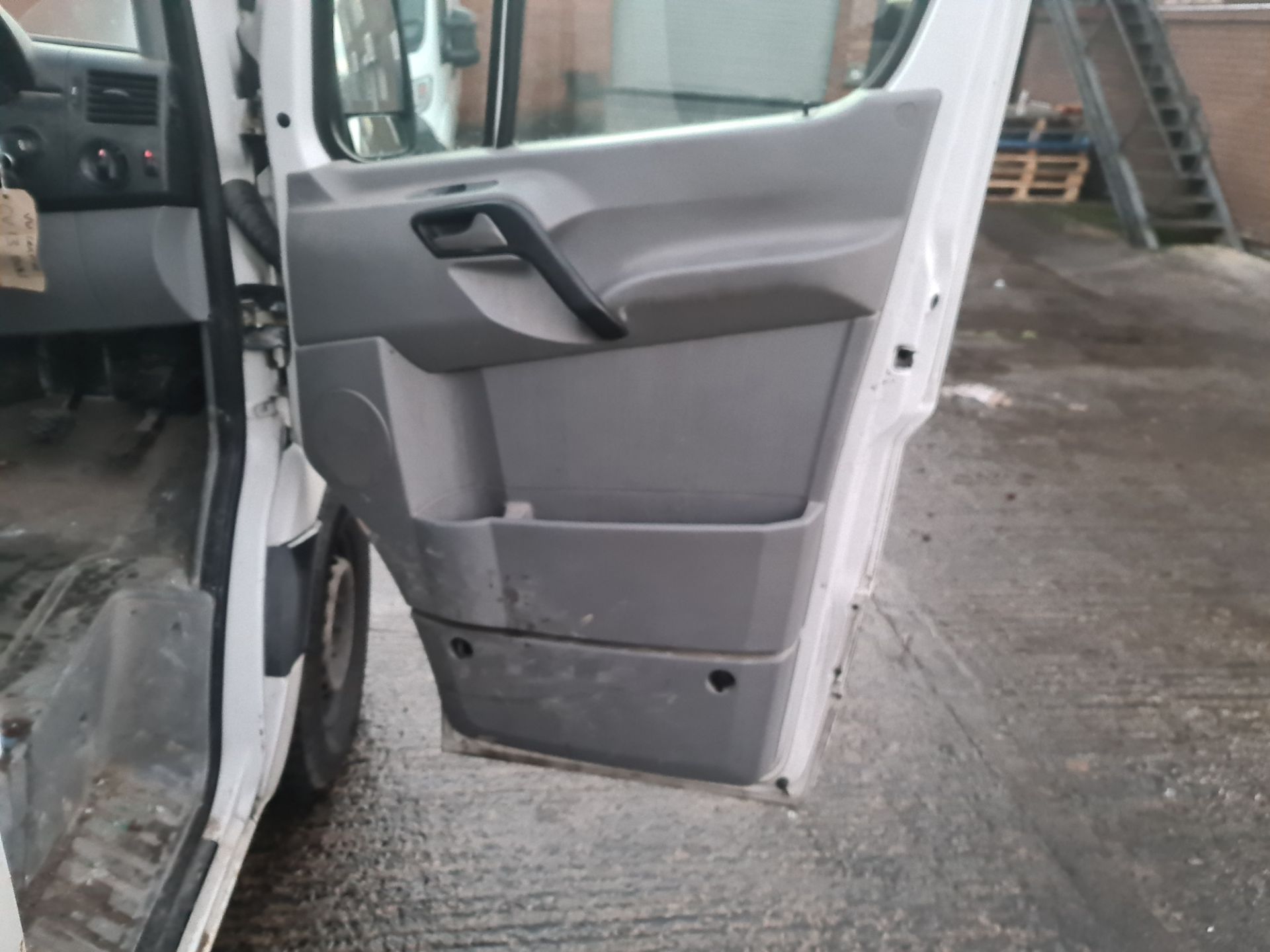 2013 Volkswagen Crafter CR35 TDI 109 LWB panel van - Image 14 of 30