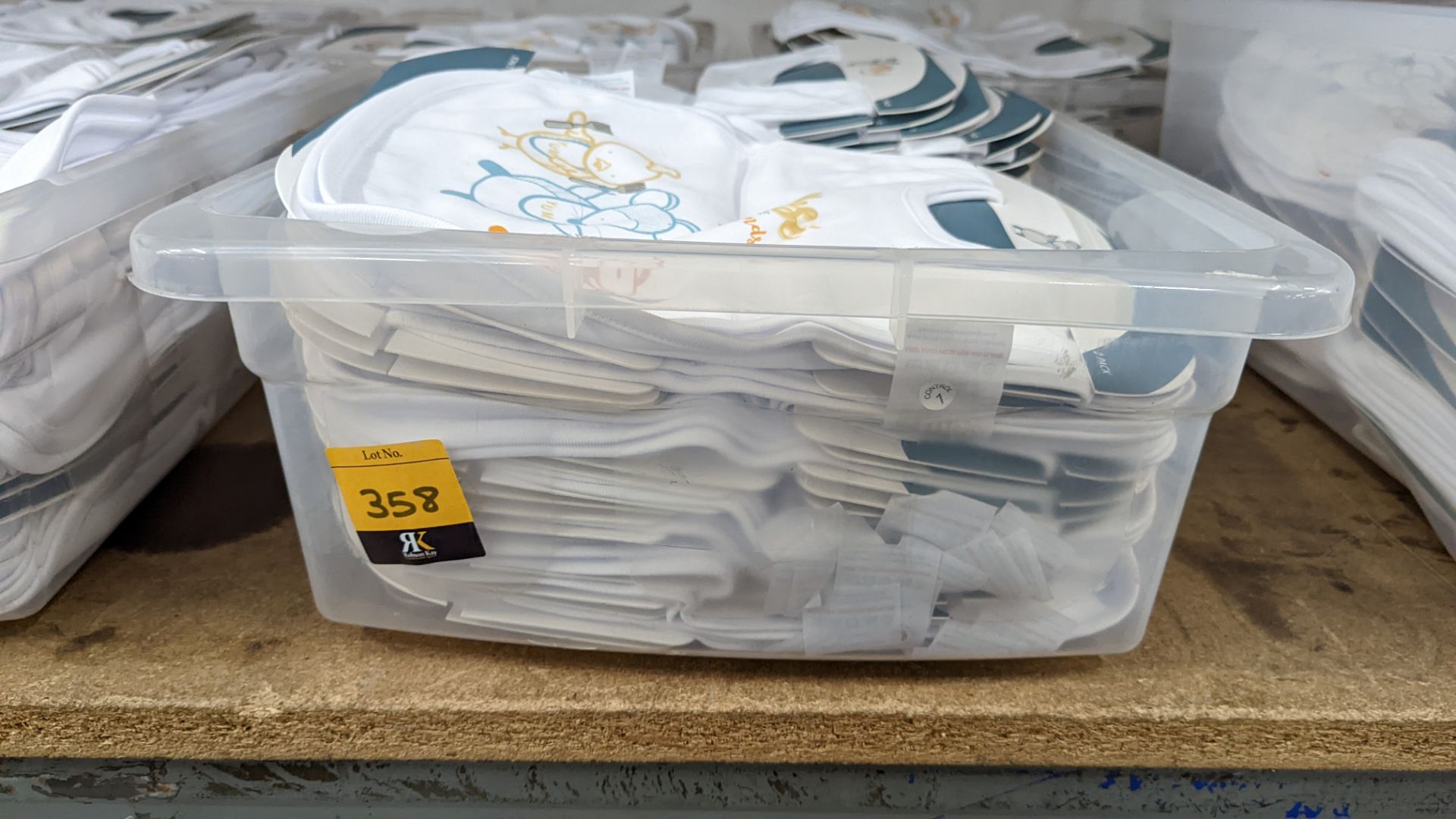 55 off Mosé Baby bibs twin packs. Retail price £10 per twin pack. Each twin pack comprises one pla - Image 2 of 5