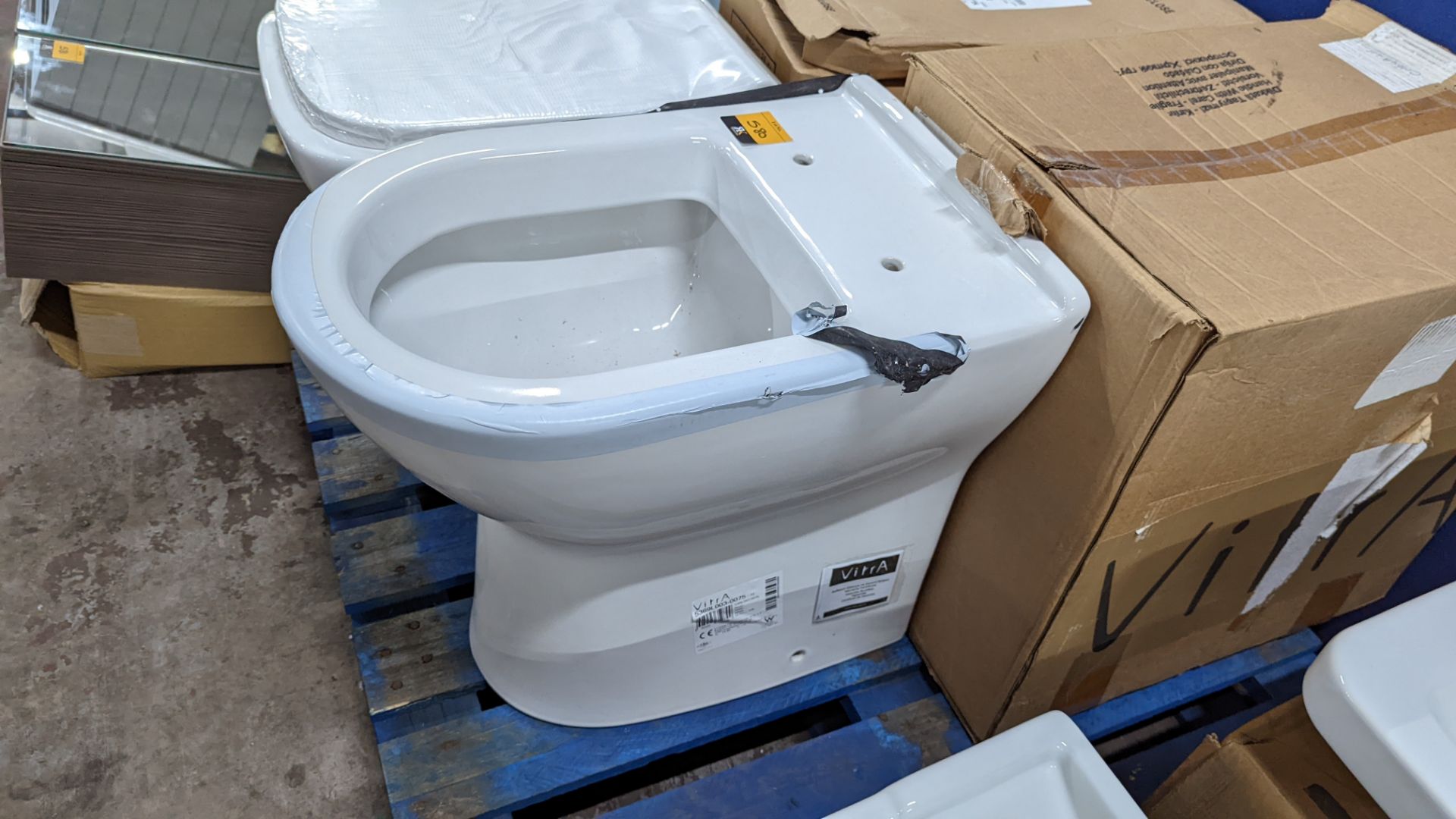 Pair of assorted toilet pans, one of which includes a seat - Image 5 of 10