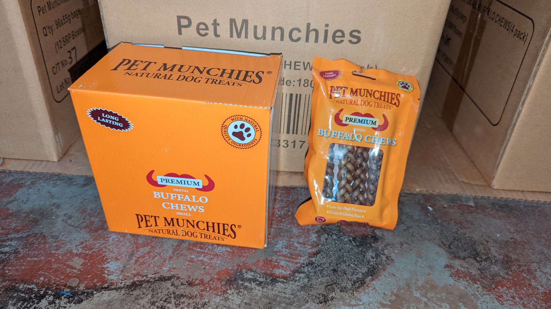 Pet Munchies dried pet chews for dogs. This lot consists of a total of 24 orange retail display box - Image 3 of 3