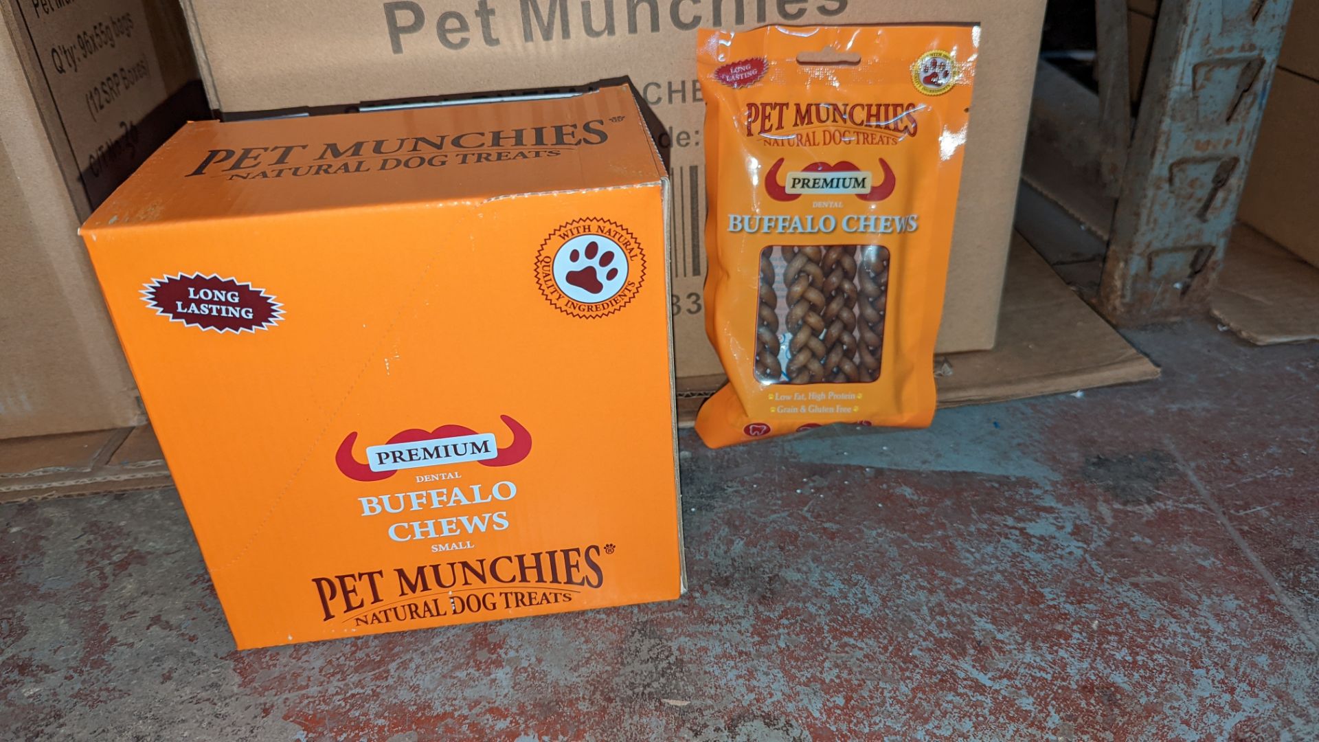 Pet Munchies dried pet chews for dogs. This lot consists of a total of 24 orange retail display box - Image 3 of 3