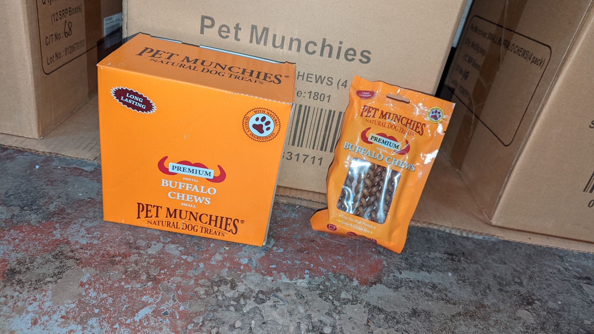 Pet Munchies dried pet chews for dogs. This lot consists of a total of 24 orange retail display box - Image 3 of 3