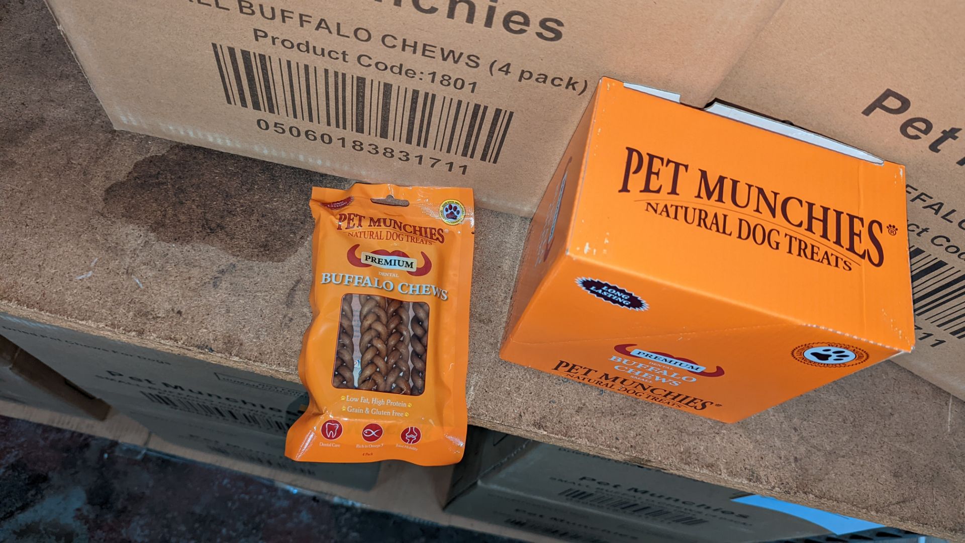 Pet Munchies dried pet chews for dogs. This lot consists of a total of 24 orange retail display box - Image 4 of 5