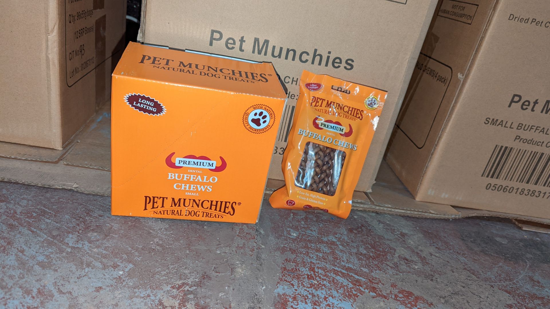 Pet Munchies dried pet chews for dogs. This lot consists of a total of 24 orange retail display box - Image 3 of 3