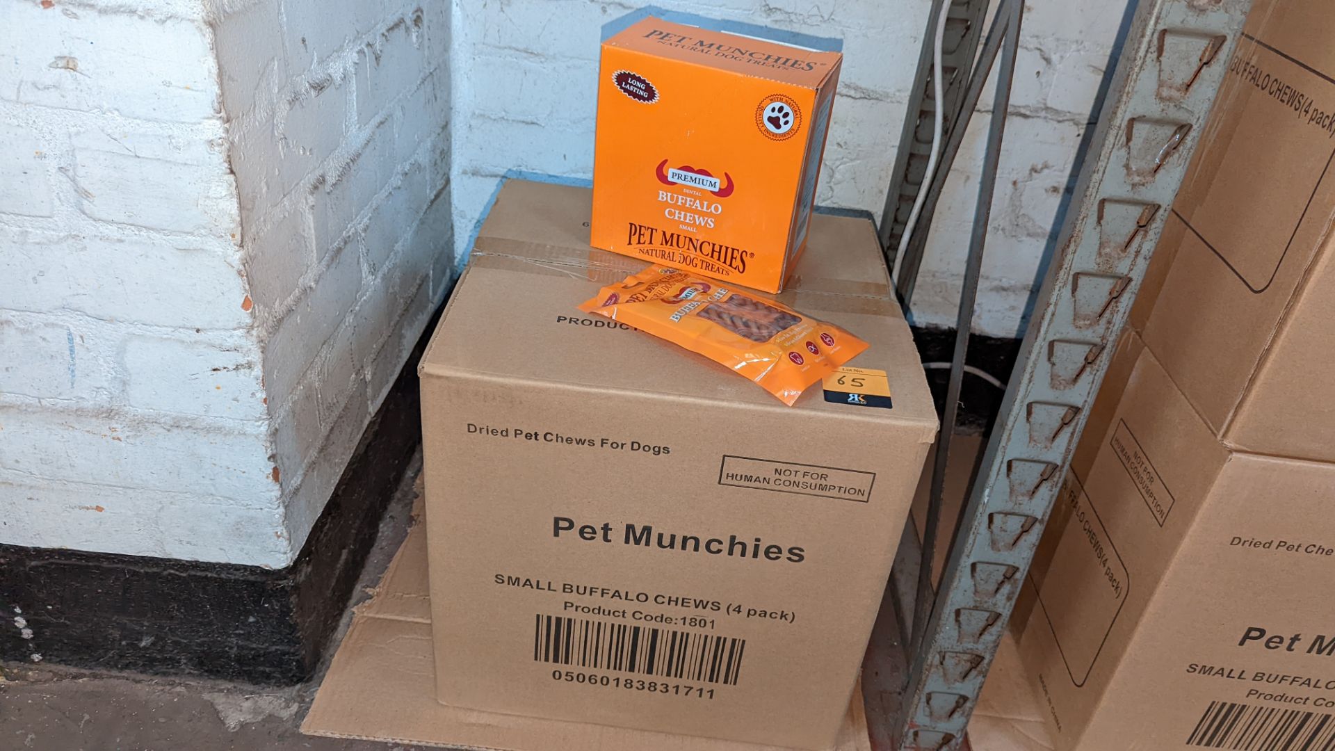 Pet Munchies dried pet chews for dogs. This lot consists of a total of 24 orange retail display box - Image 2 of 4