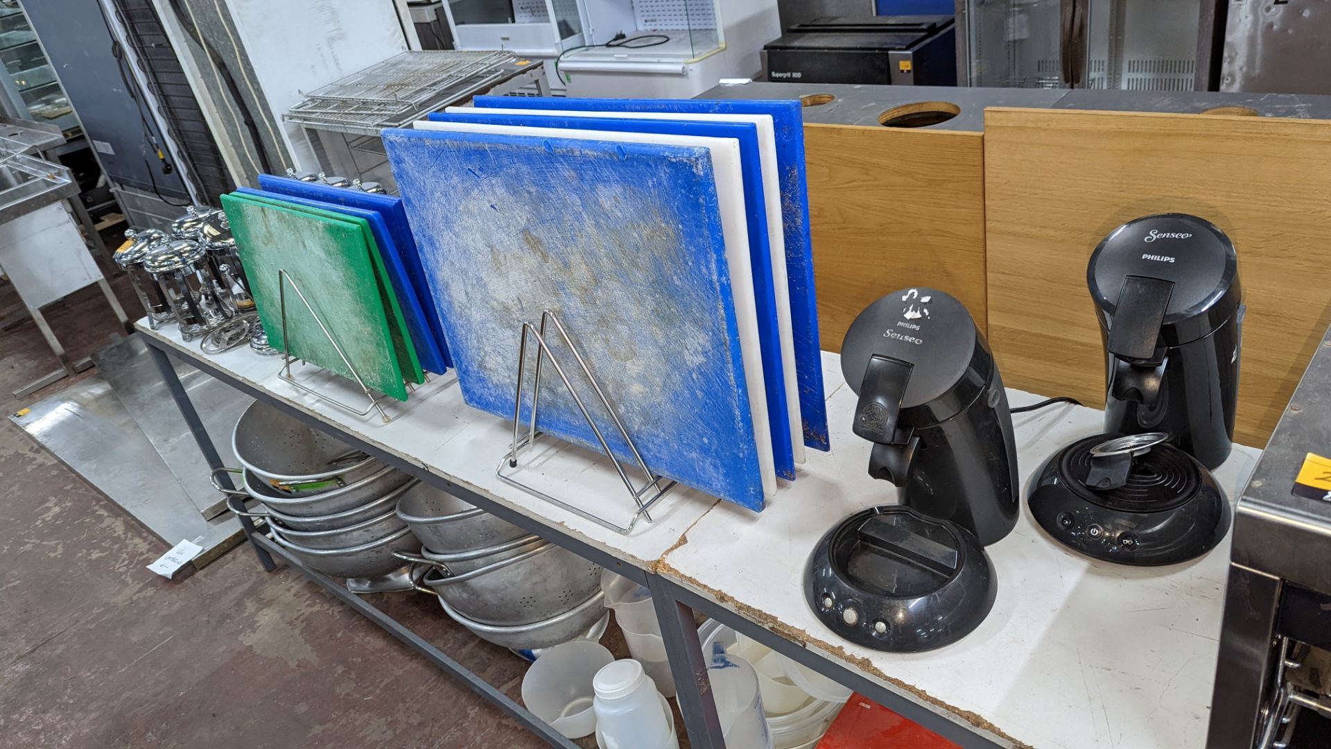 Mixed lot comprising quantity of cafetiere jugs (mostly with no glass), 3 chopping board stands, qua - Image 7 of 8