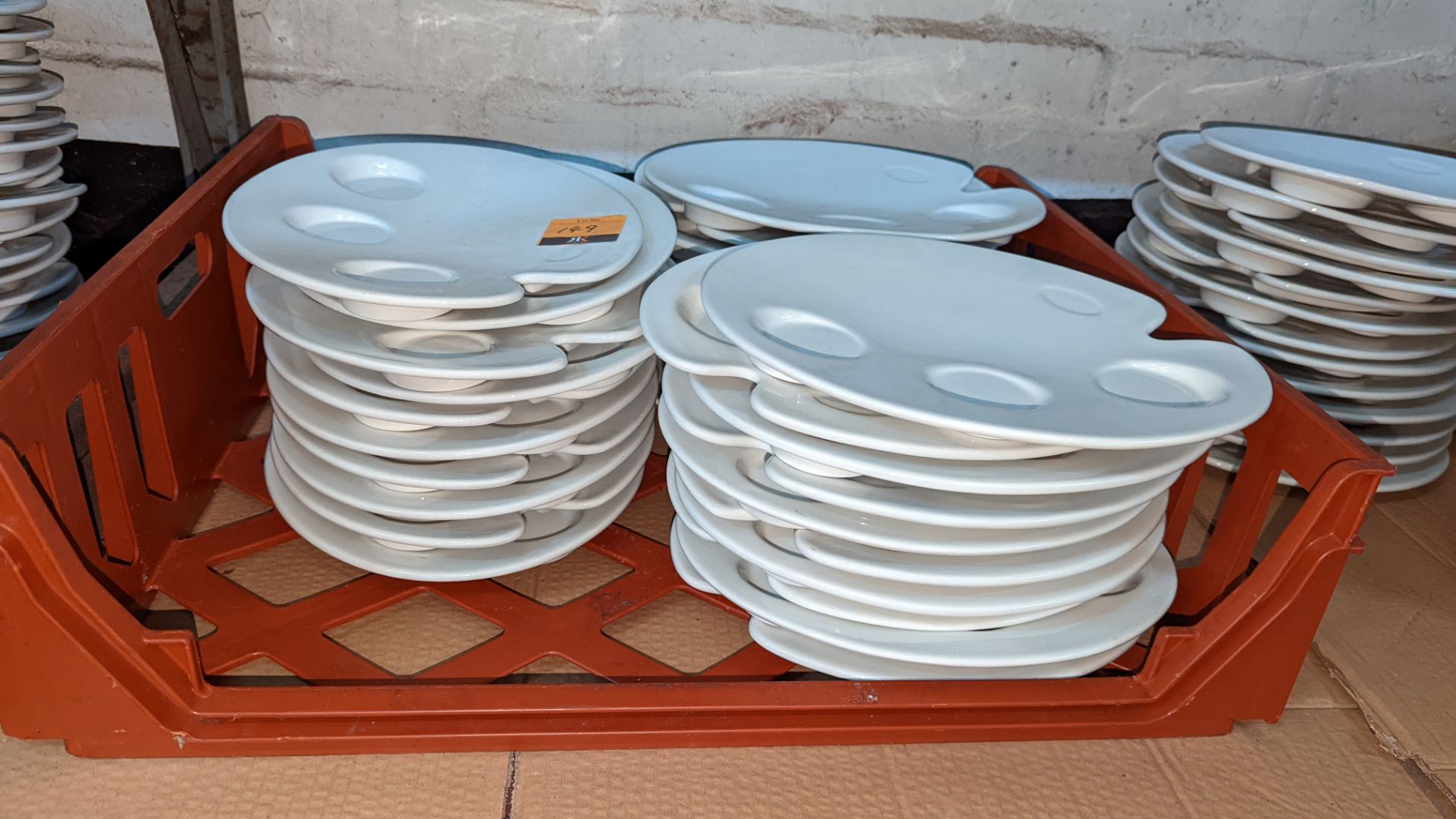 30 off Dudson artist's palette style plates/dishes, each measuring approximately 305mm x 250mm - Image 2 of 3