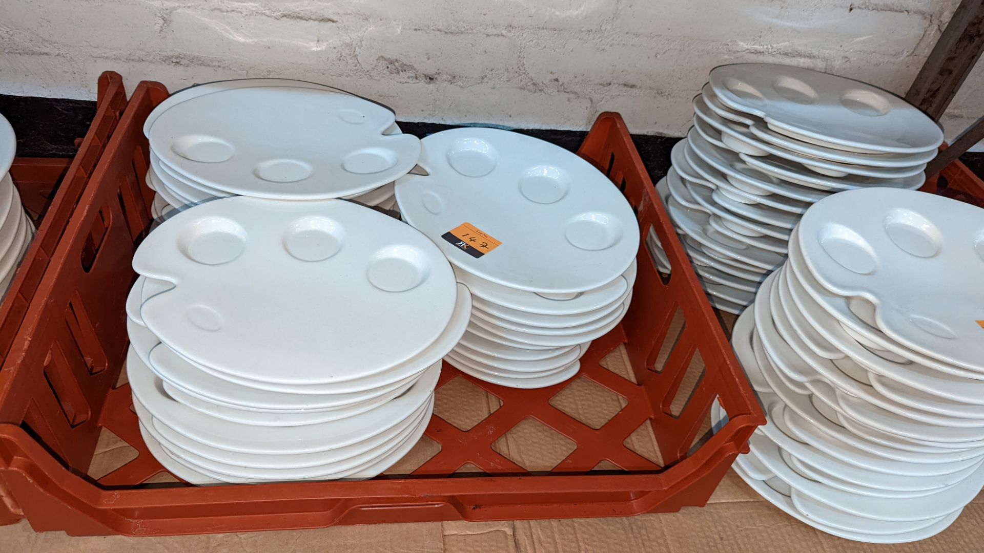 30 off Dudson artist's palette style plates/dishes, each measuring approximately 305mm x 250mm