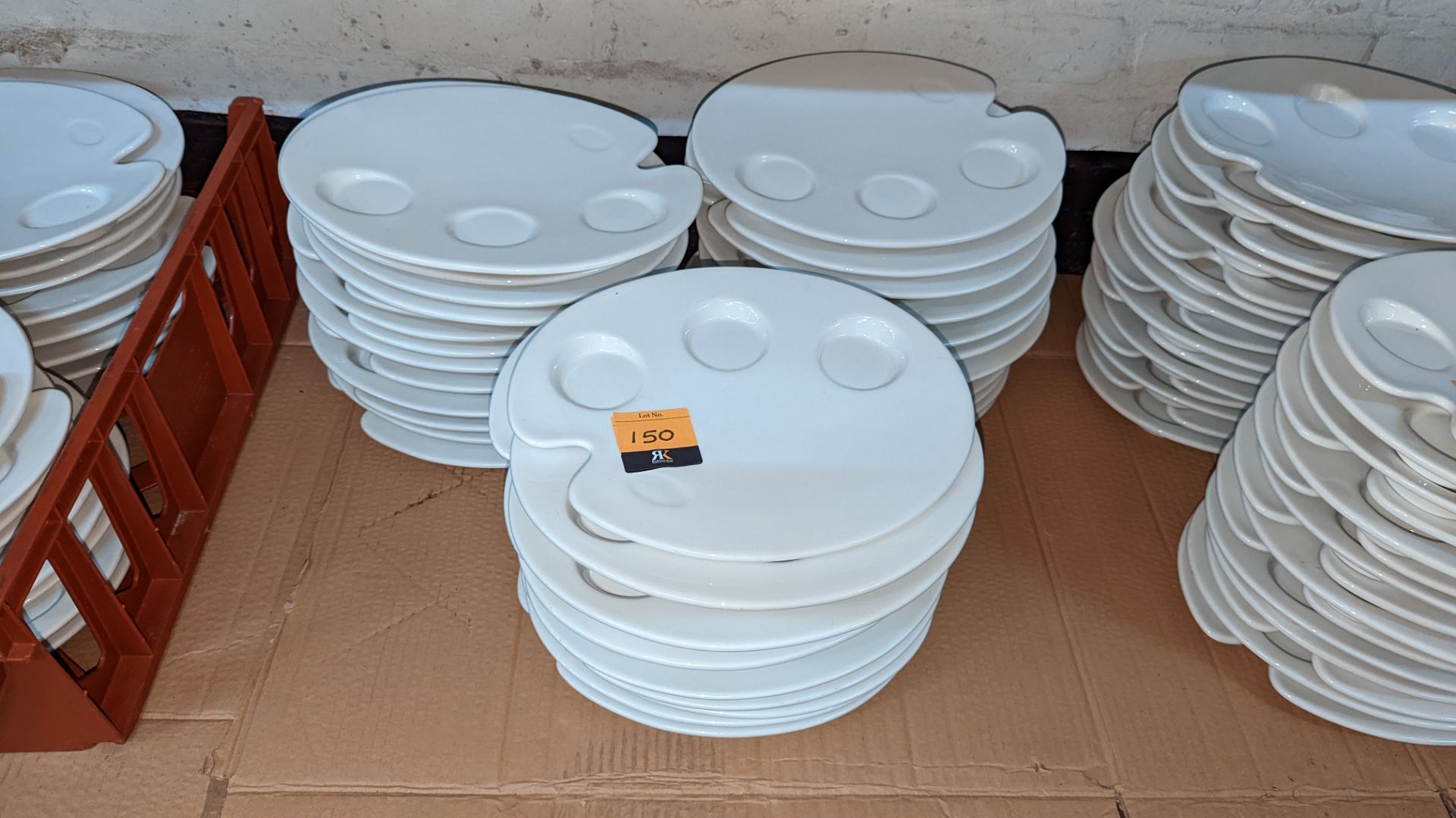 38 off Dudson artist's palette style plates/dishes, each measuring approximately 305mm x 250mm