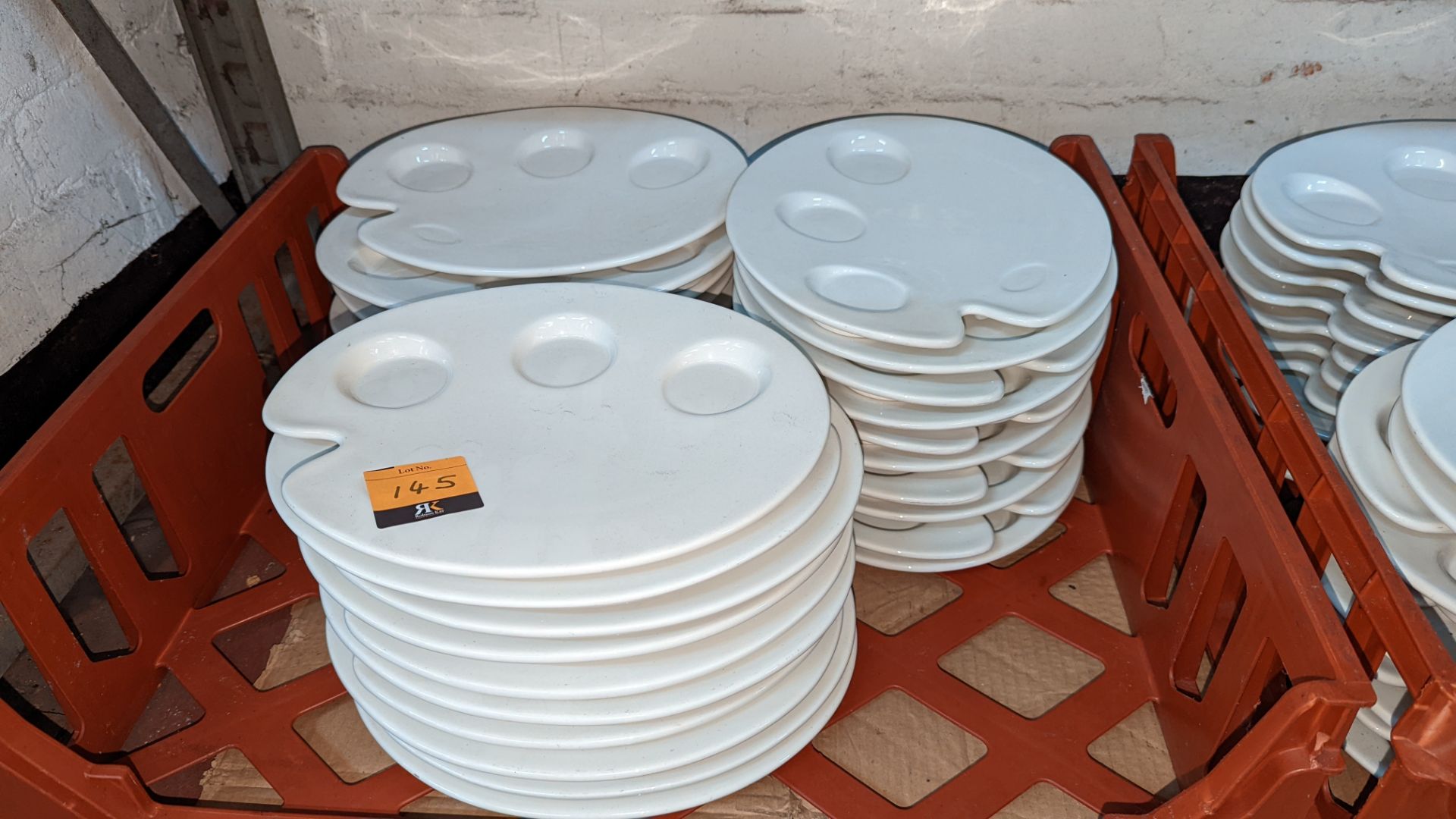 30 off Dudson artist's palette style plates/dishes, each measuring approximately 305mm x 250mm - Image 2 of 3