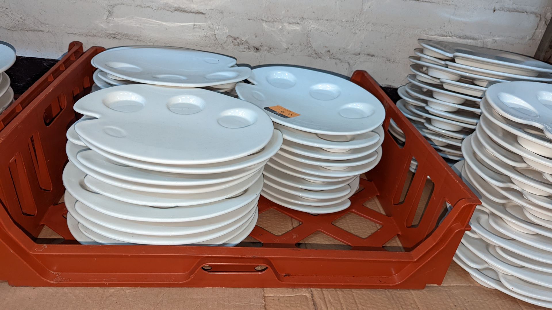 30 off Dudson artist's palette style plates/dishes, each measuring approximately 305mm x 250mm - Image 2 of 3