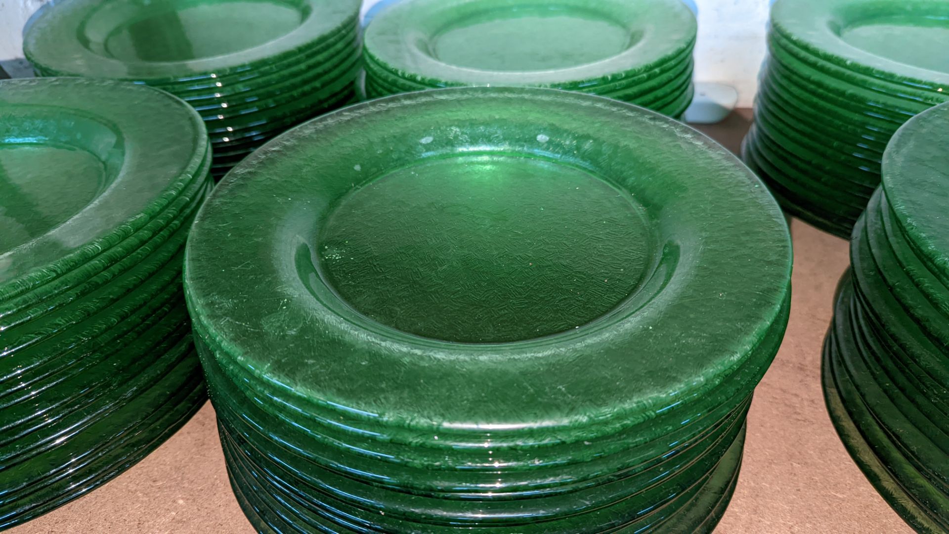 60 off green glass plates each measuring approximately 27cm diameter - Image 3 of 3