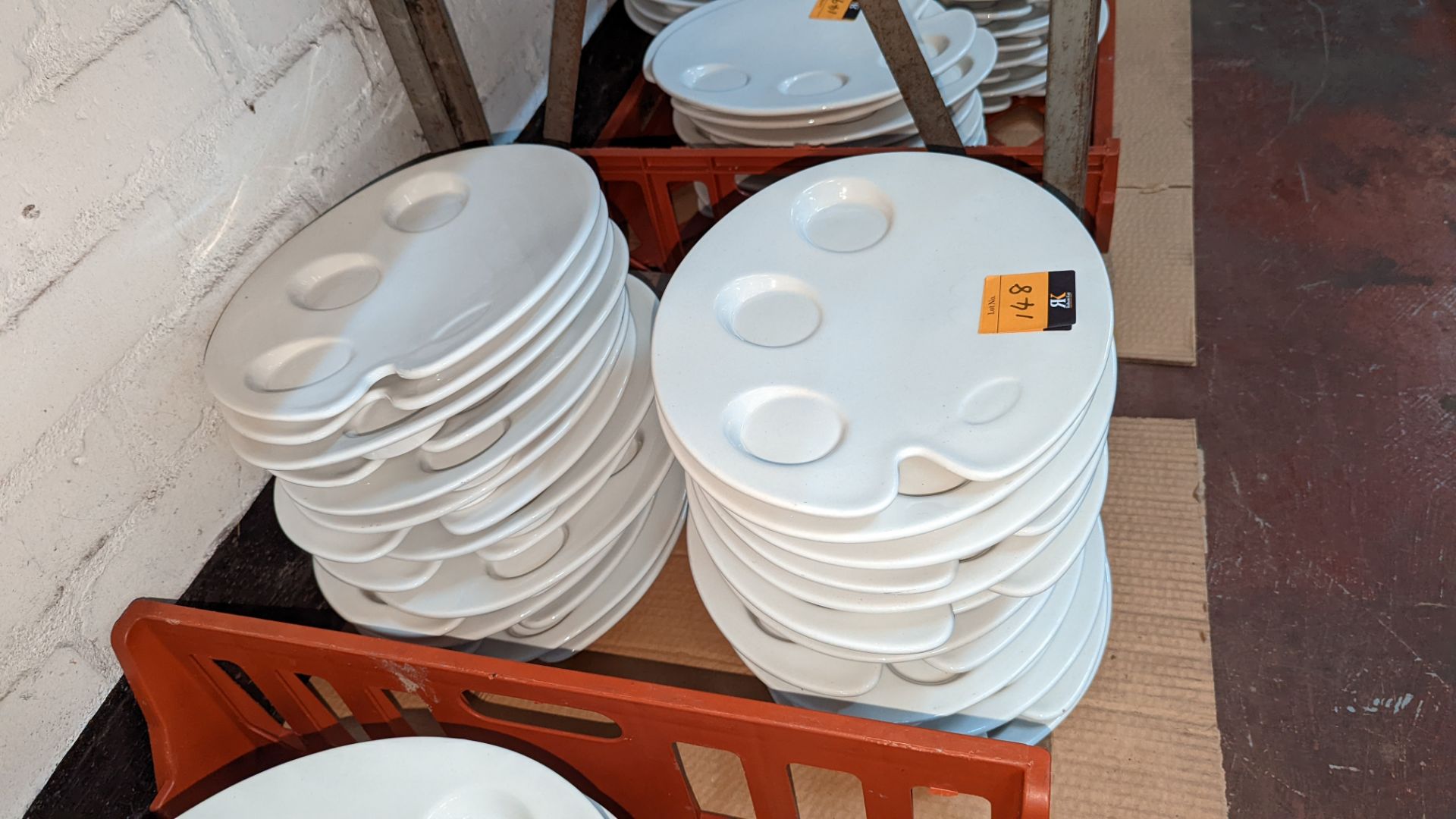 30 off Dudson artist's palette style plates/dishes, each measuring approximately 305mm x 250mm - Image 2 of 3