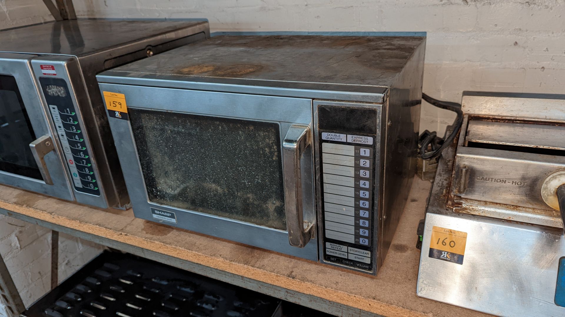 Sharp commercial microwave model 1900W/R-24AT - Image 3 of 4