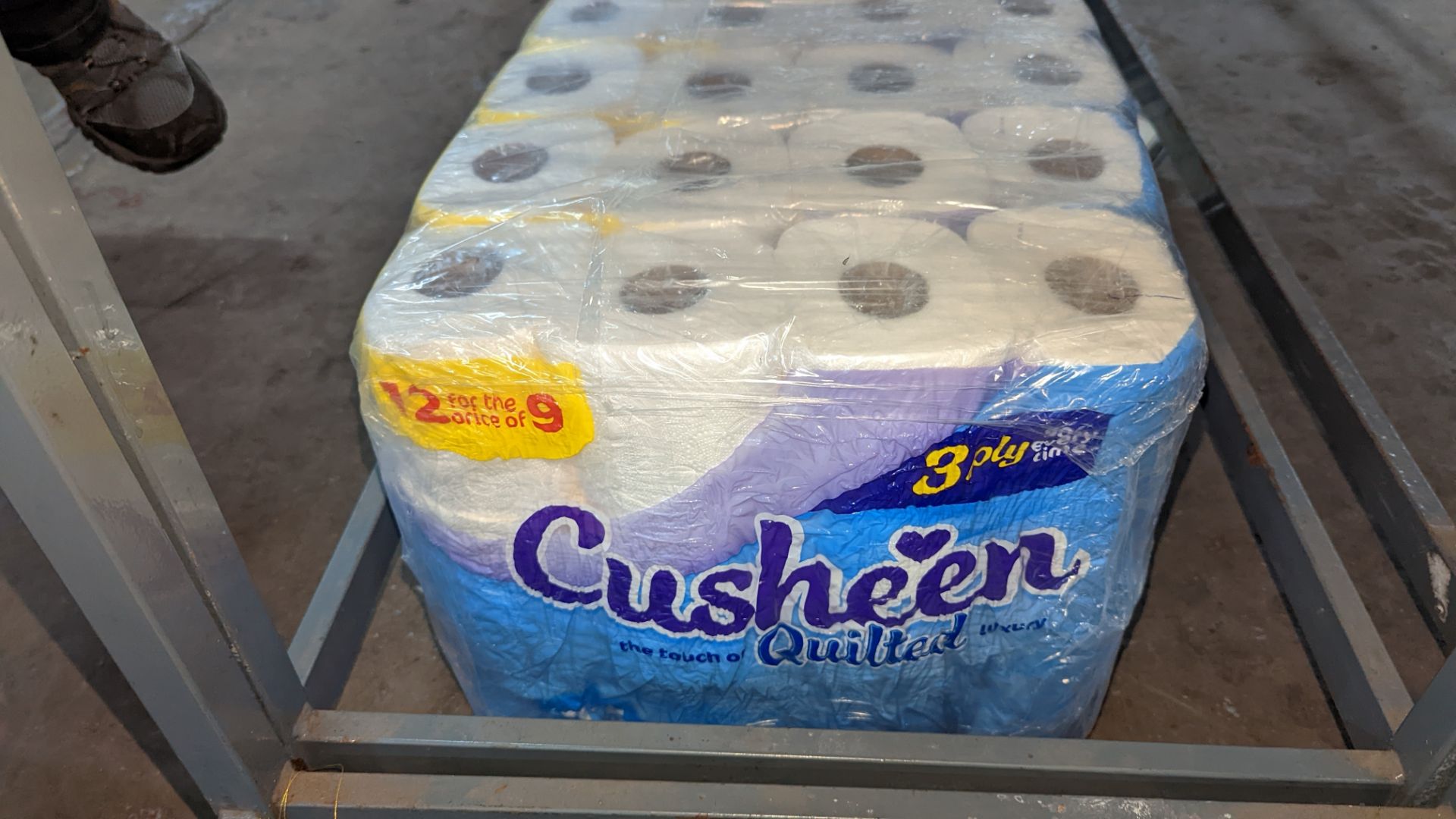 Large pack of toilet tissue - this lot consists of 5 off 12 packs (60 rolls in total) of Cusheen