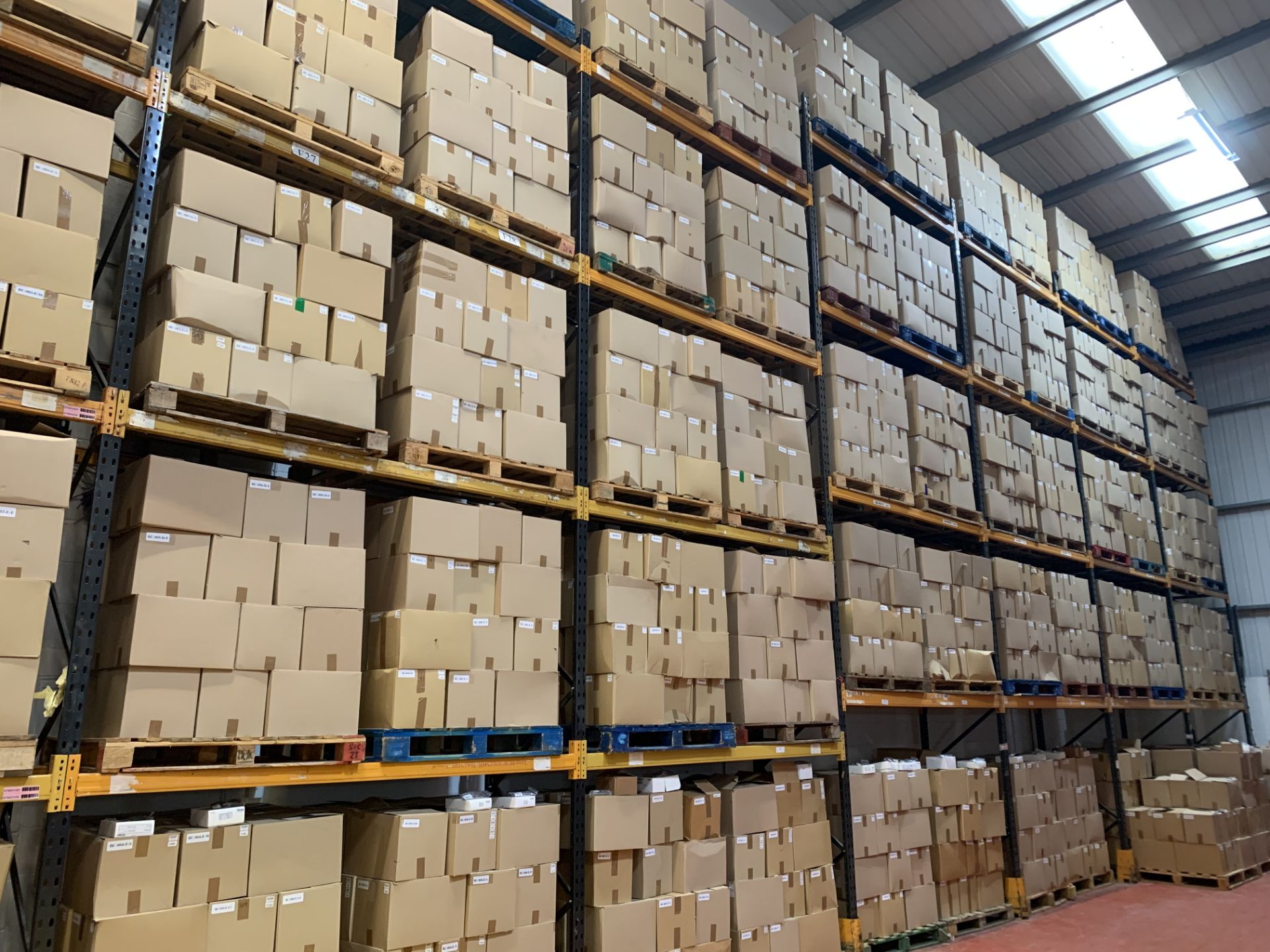 440,000 Prescription Glasses Frames: The total stock of frames from DD Frames Ltd in administration - Image 2 of 221