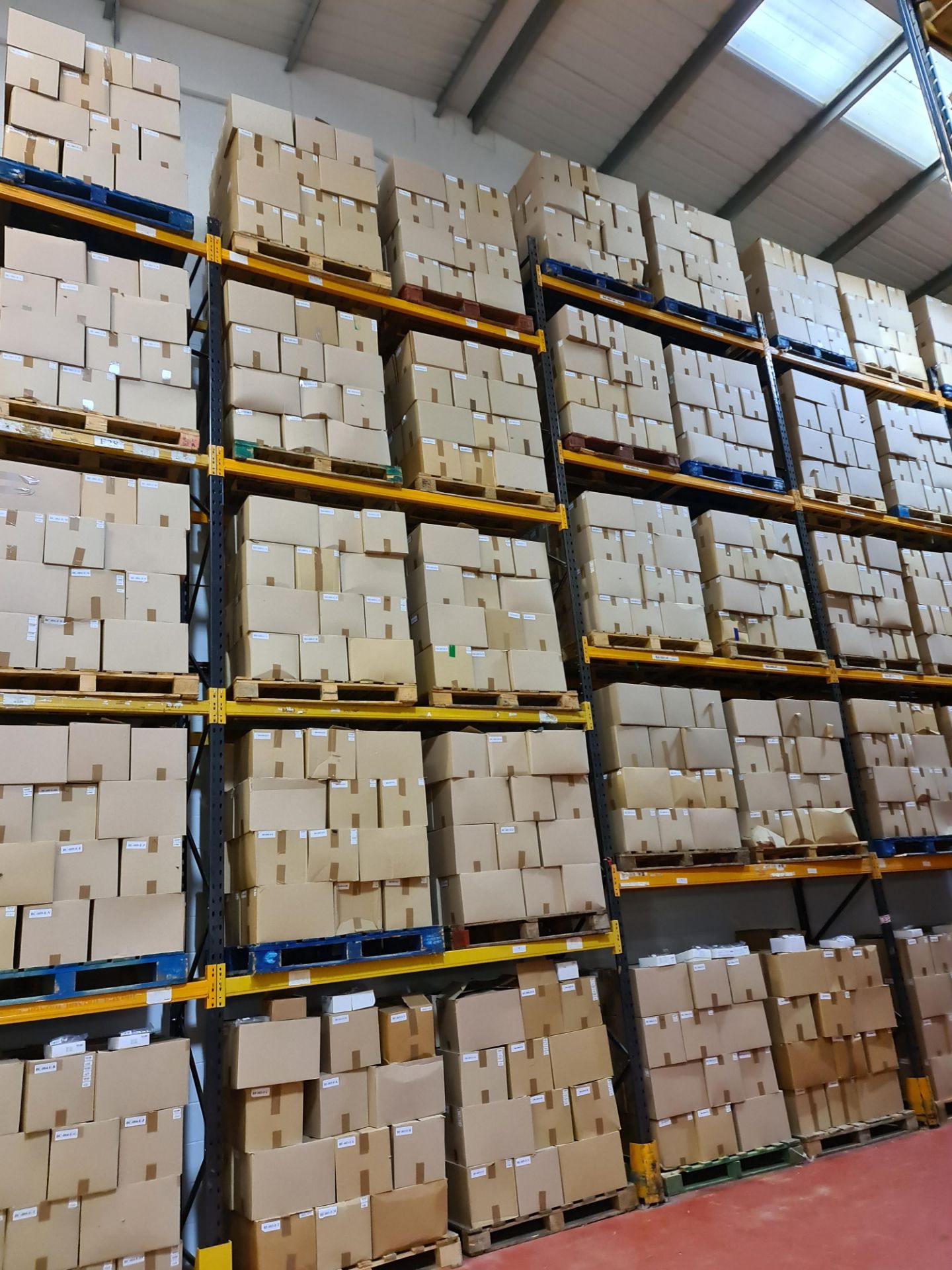 440,000 Prescription Glasses Frames: The total stock of frames from DD Frames Ltd in administration - Image 4 of 221